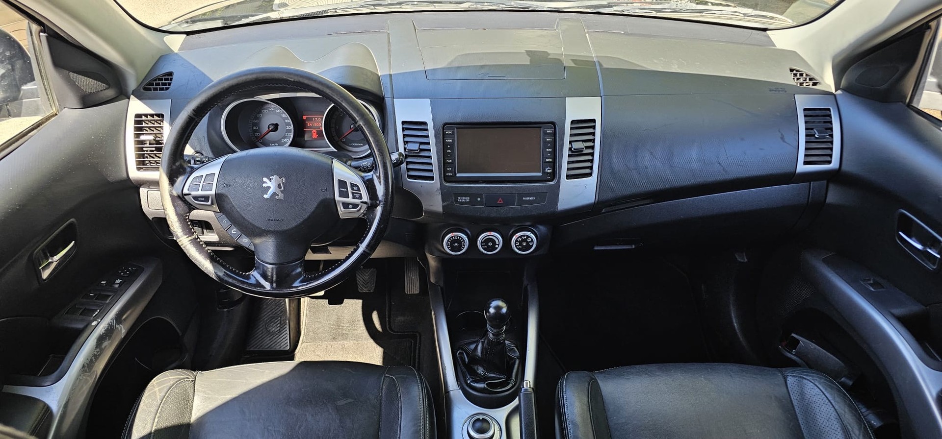 PEUGEOT 4007 2.2 HDi Platinum Edition-image-13