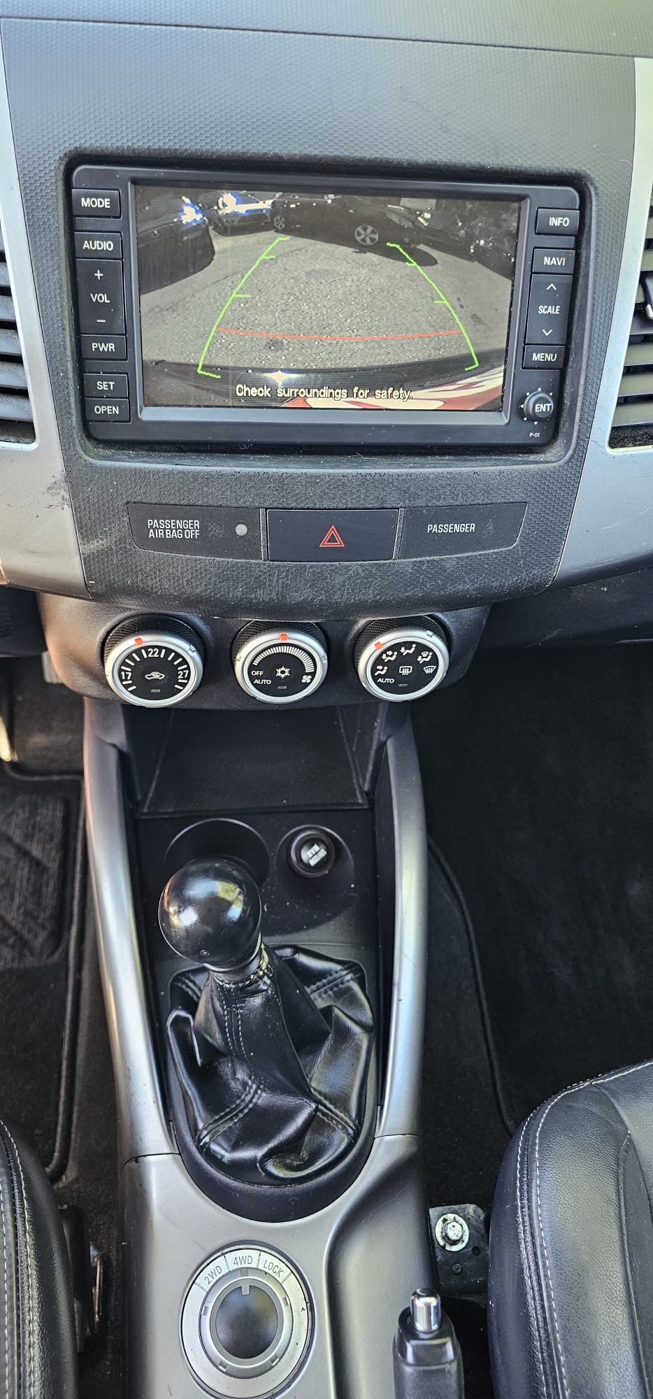 PEUGEOT 4007 2.2 HDi Platinum Edition-image-14