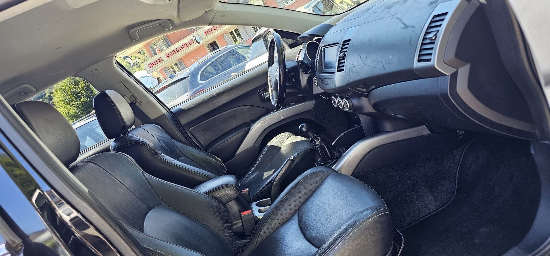 PEUGEOT 4007 2.2 HDi Platinum Edition-image-12