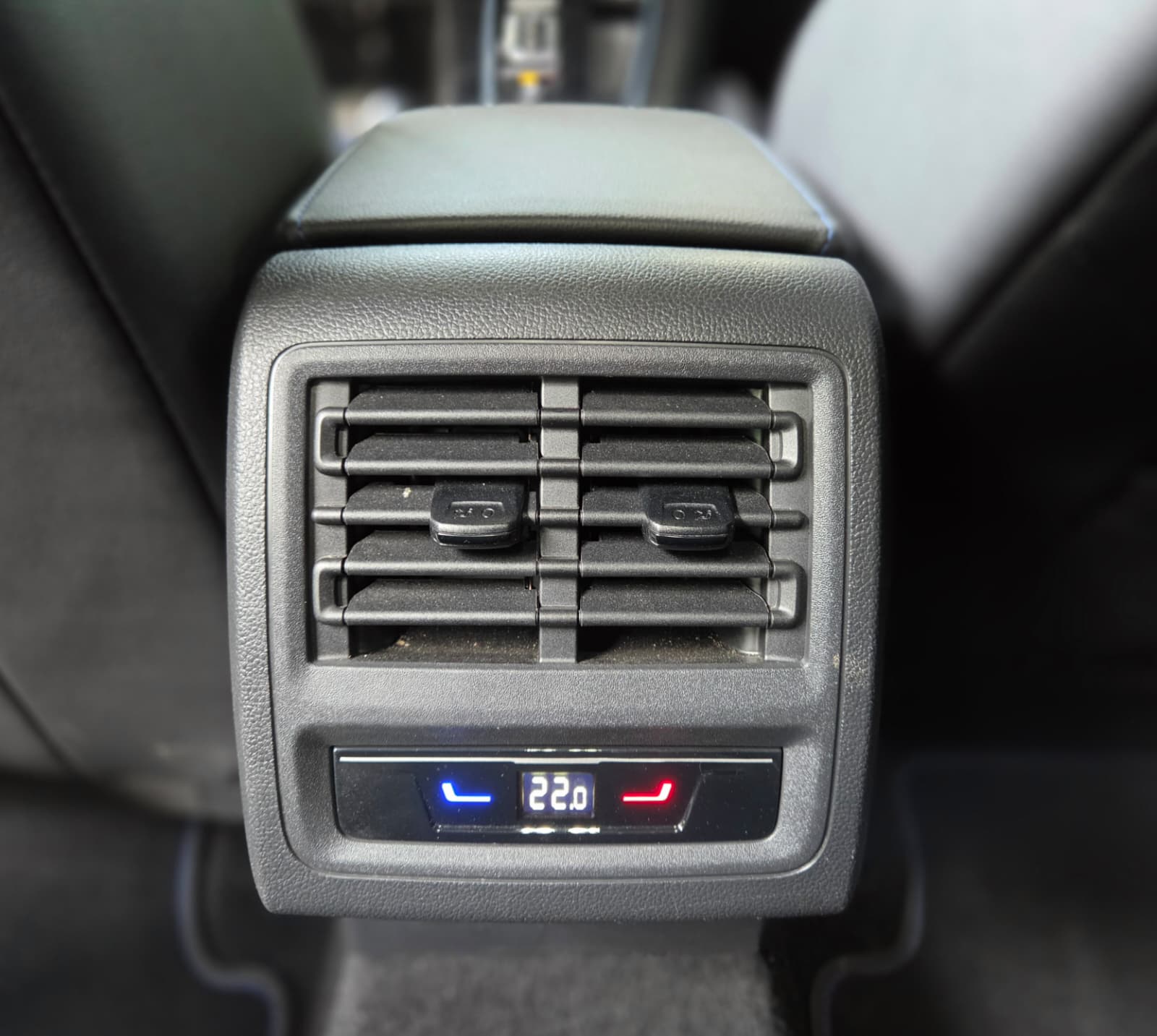 VW Golf 2.0 TSI R DSG 4Motion-image-21