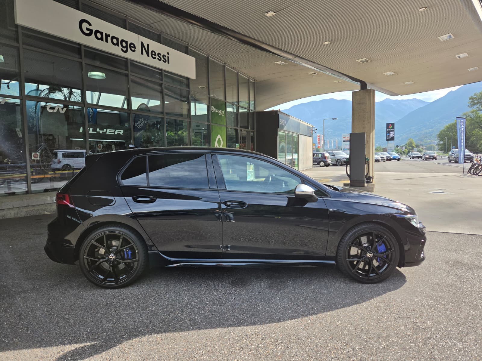 VW Golf 2.0 TSI R DSG 4Motion-image-2