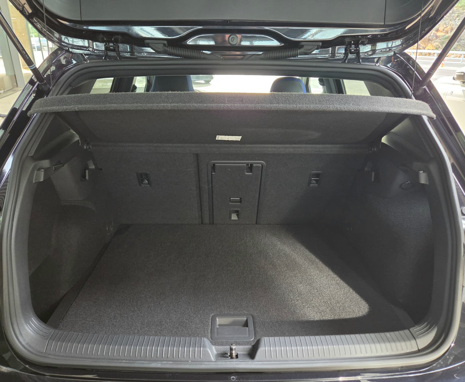 VW Golf 2.0 TSI R DSG 4Motion-image-22