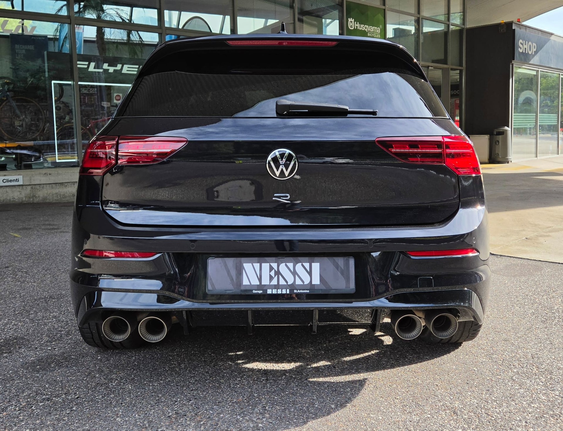 VW Golf 2.0 TSI R DSG 4Motion-image-4