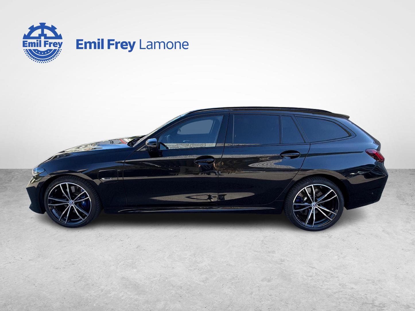 BMW 330e xDrive Touring-image-2
