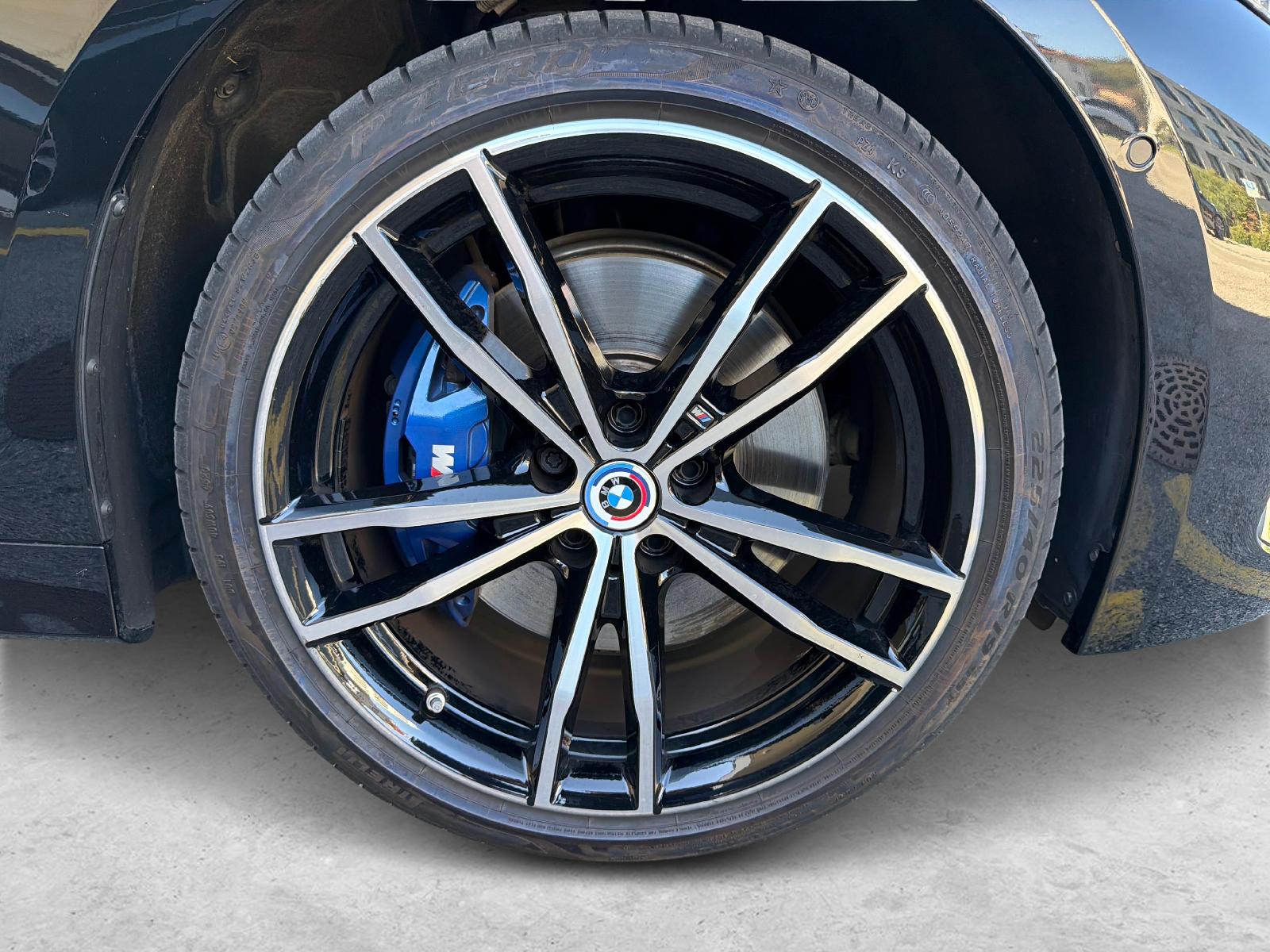 BMW 330e xDrive Touring-image-9