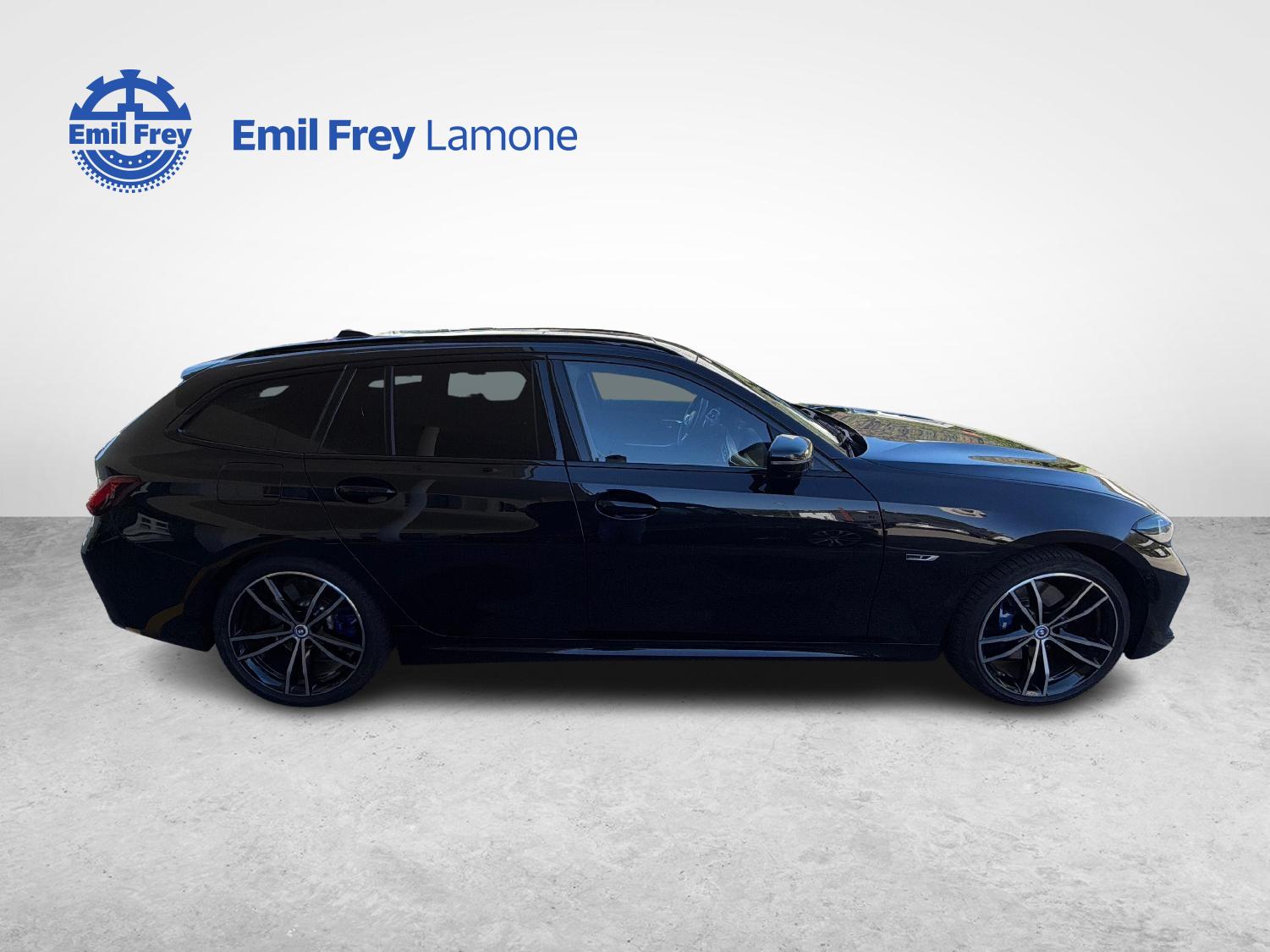 BMW 330e xDrive Touring-image-6