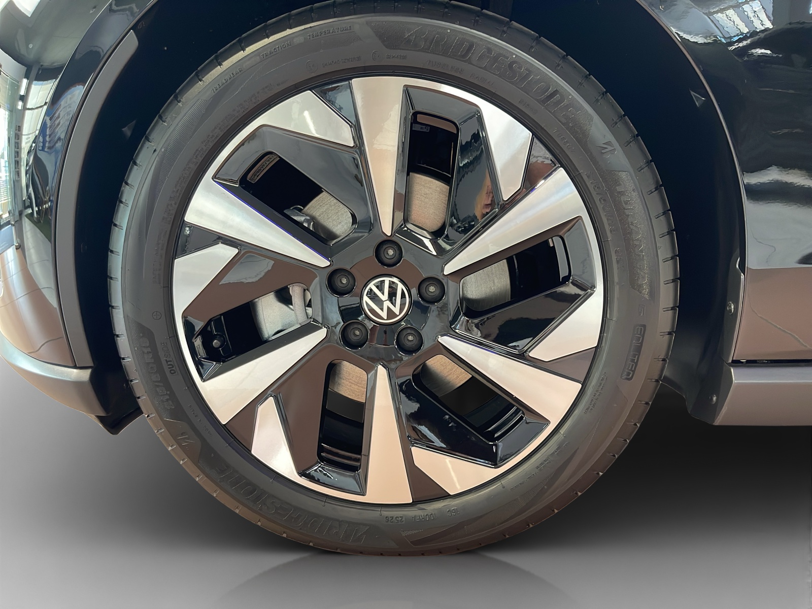 VW ID.Polo 52 kWh Life Edition One-image-13