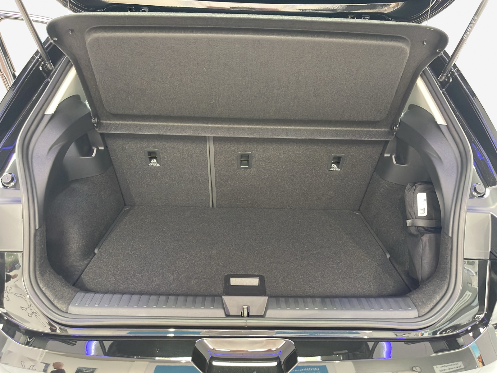 VW ID.Polo 52 kWh Life Edition One-image-12