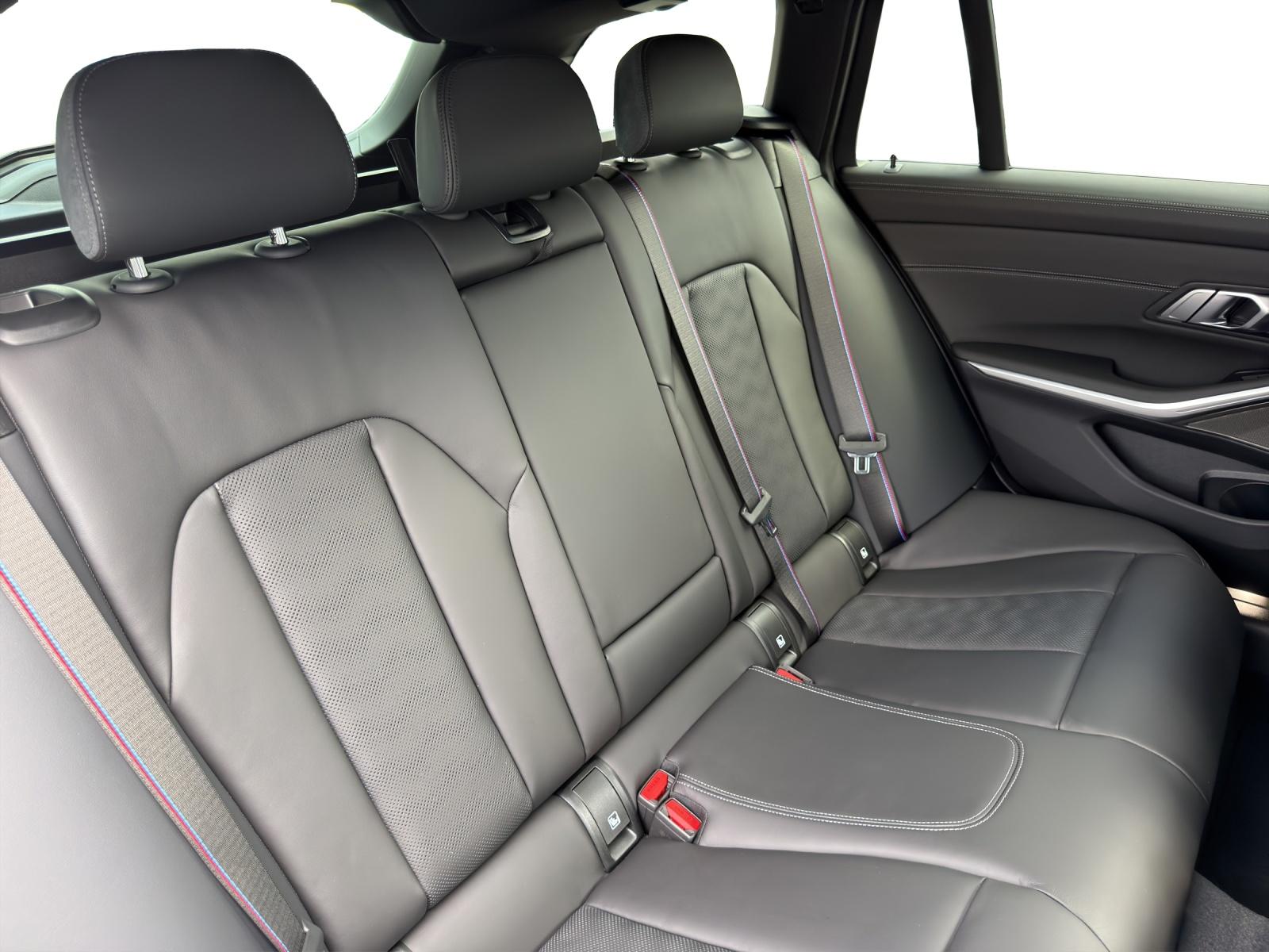 BMW M3 Competition M xDrive Touring-image-18