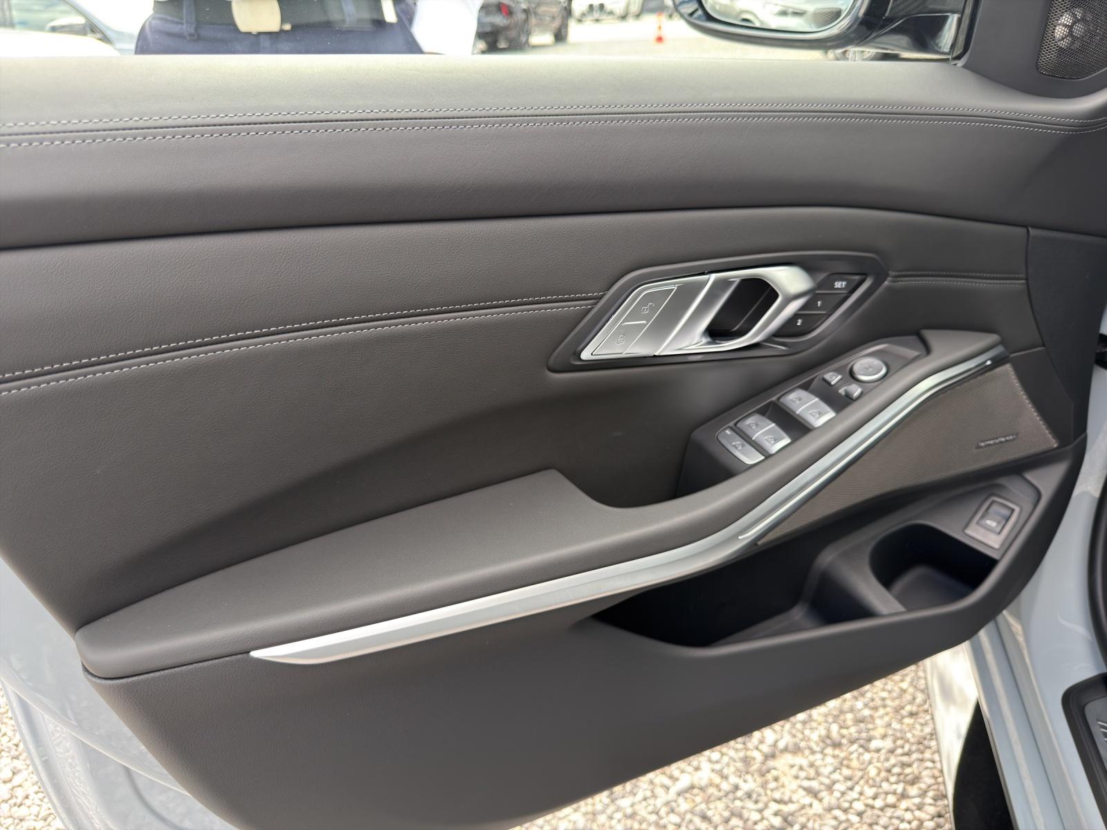 BMW M3 Competition M xDrive Touring-image-22