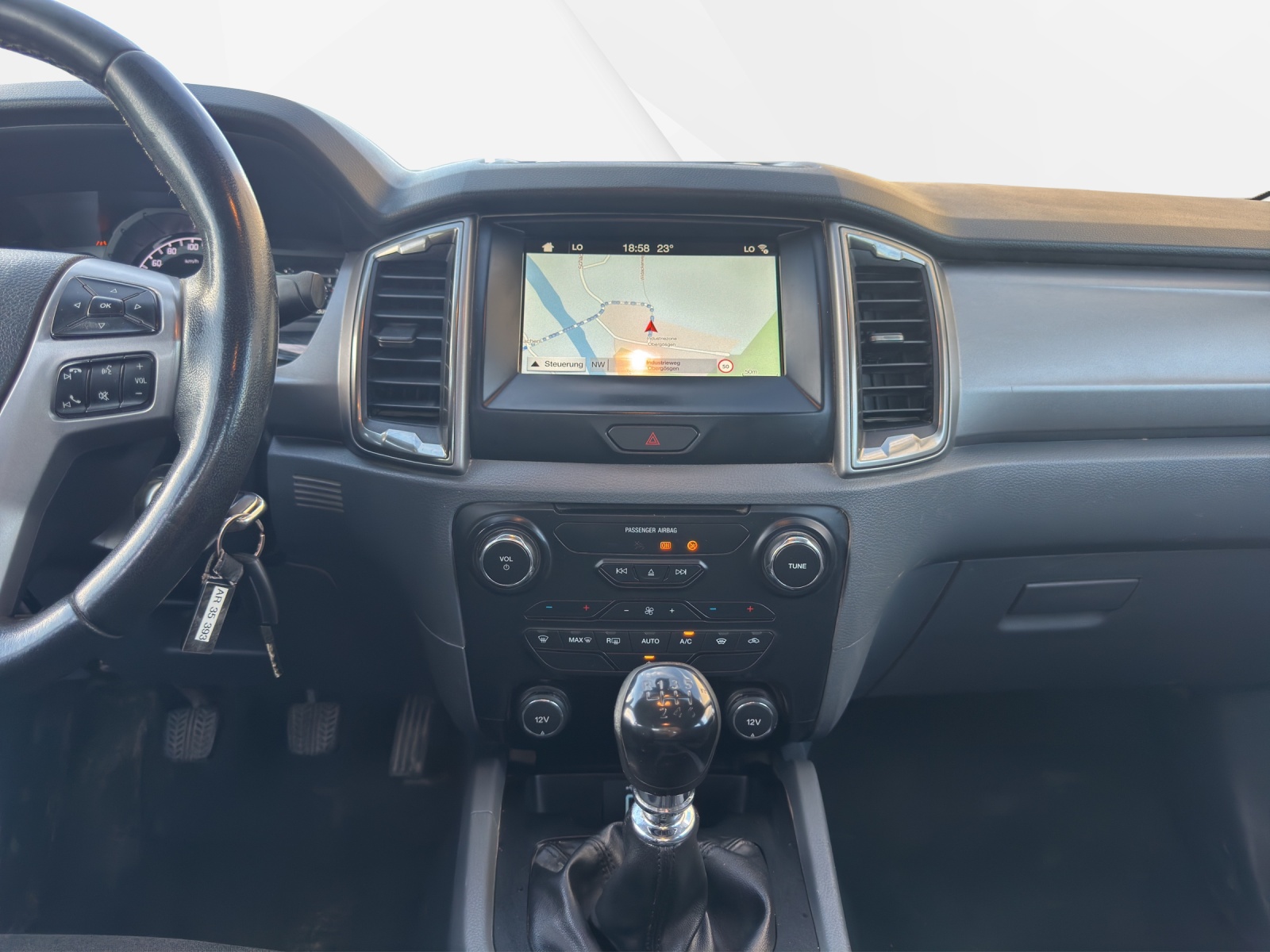 FORD Ranger XLT 2.2 TDCi 4x4-image-11