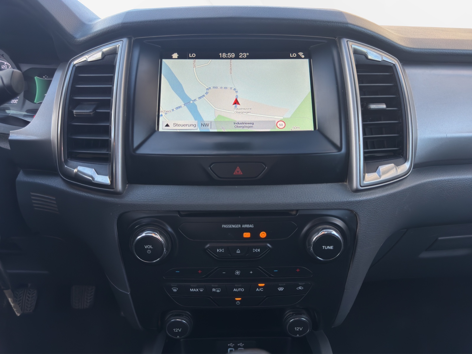 FORD Ranger XLT 2.2 TDCi 4x4-image-12
