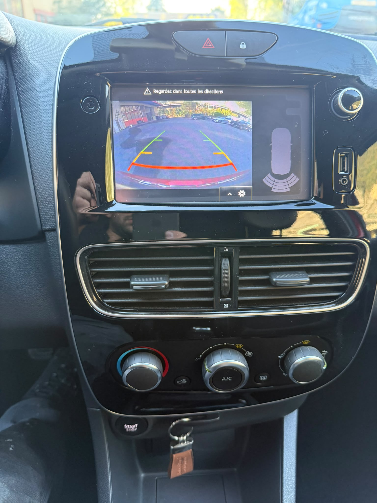 RENAULT CLIO-image-12