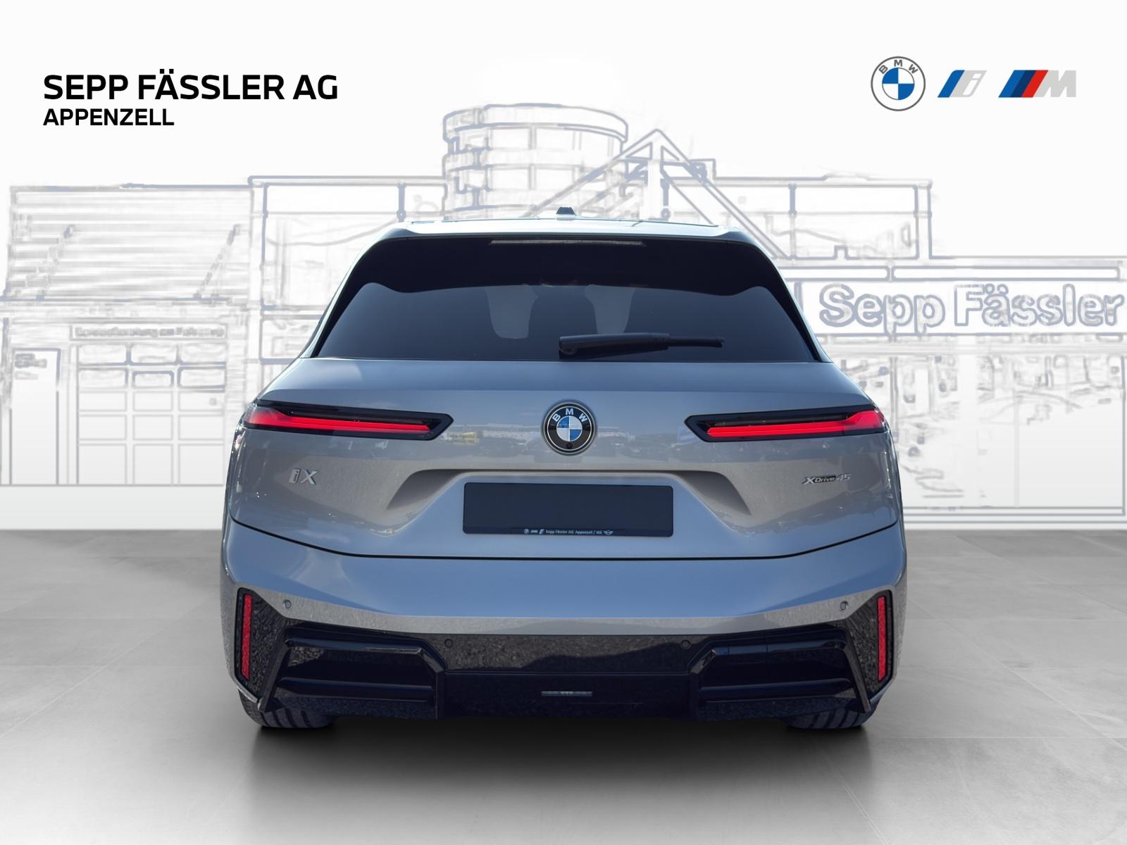 BMW iX xDrive45 M Sport Pro-image-3