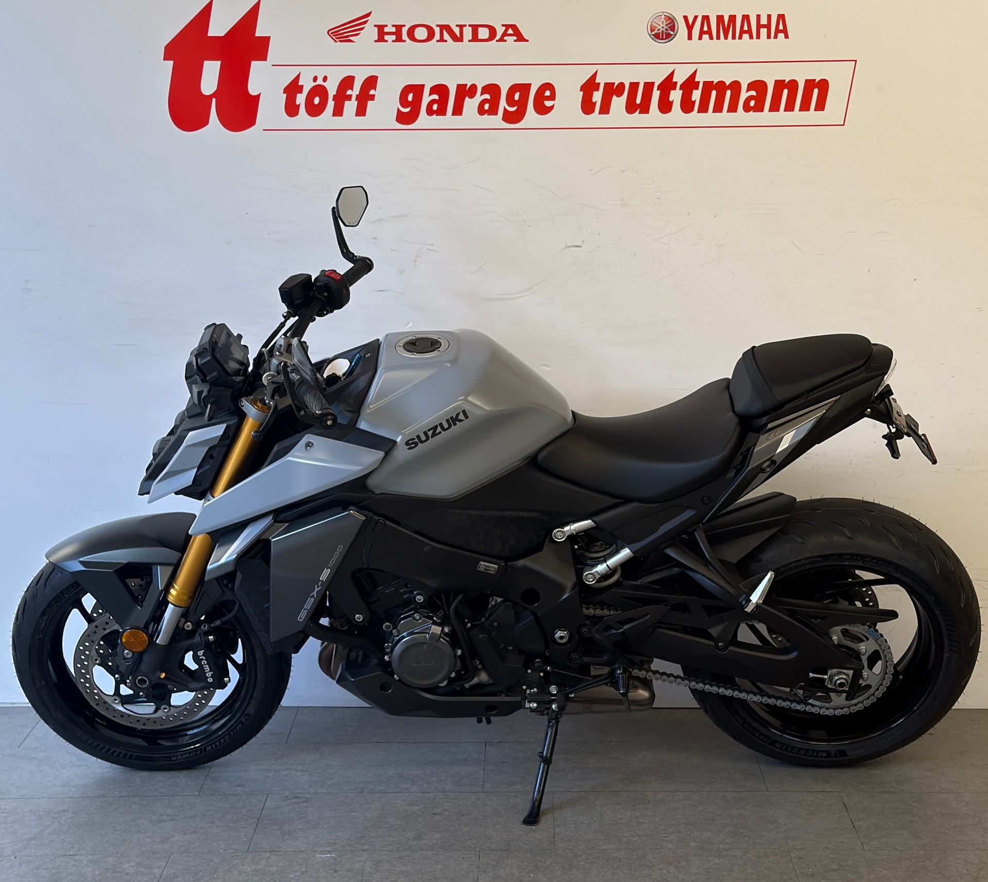 SUZUKI GSX-S 1000-showroom-element-1