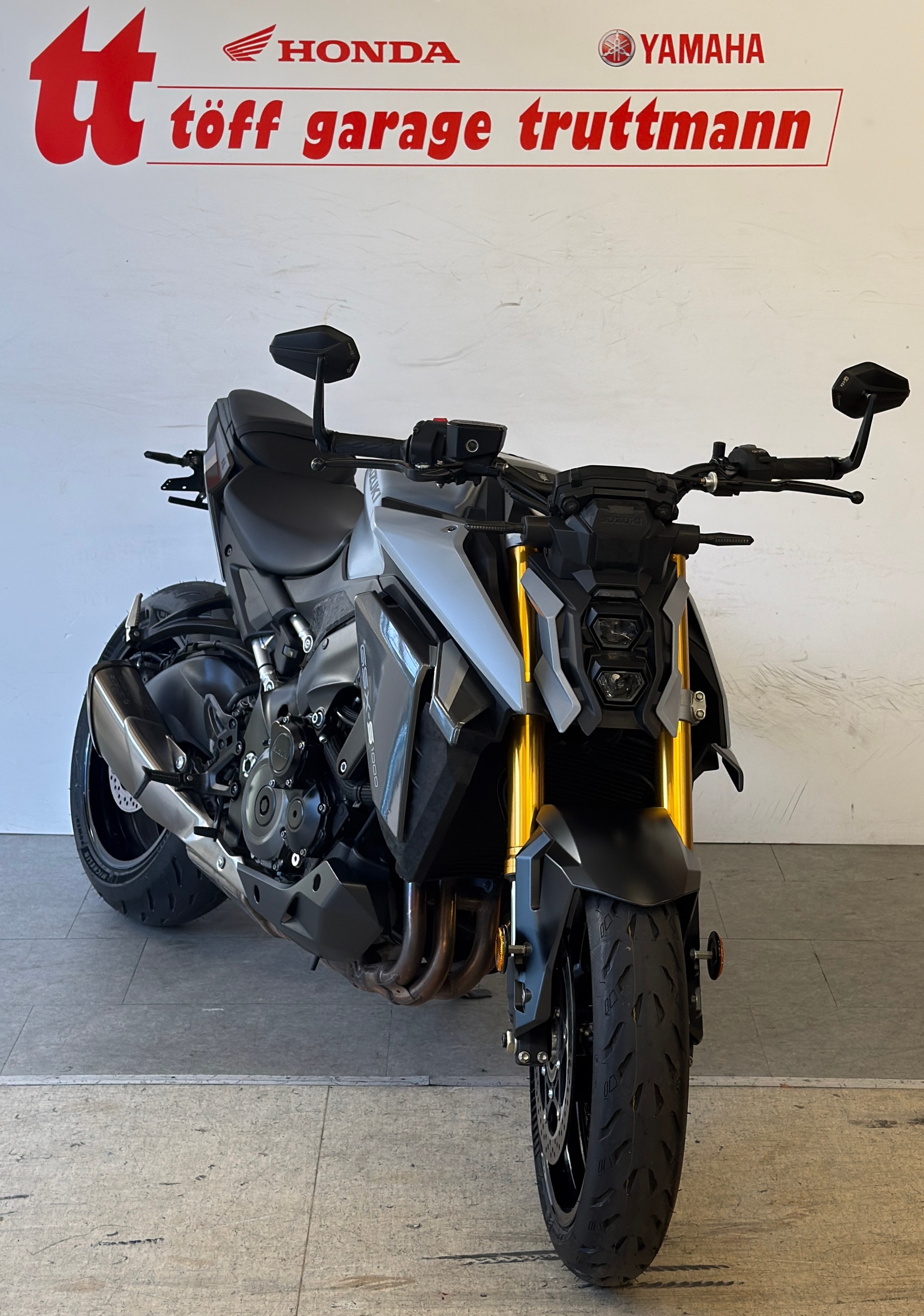 SUZUKI GSX-S 1000-showroom-element-2