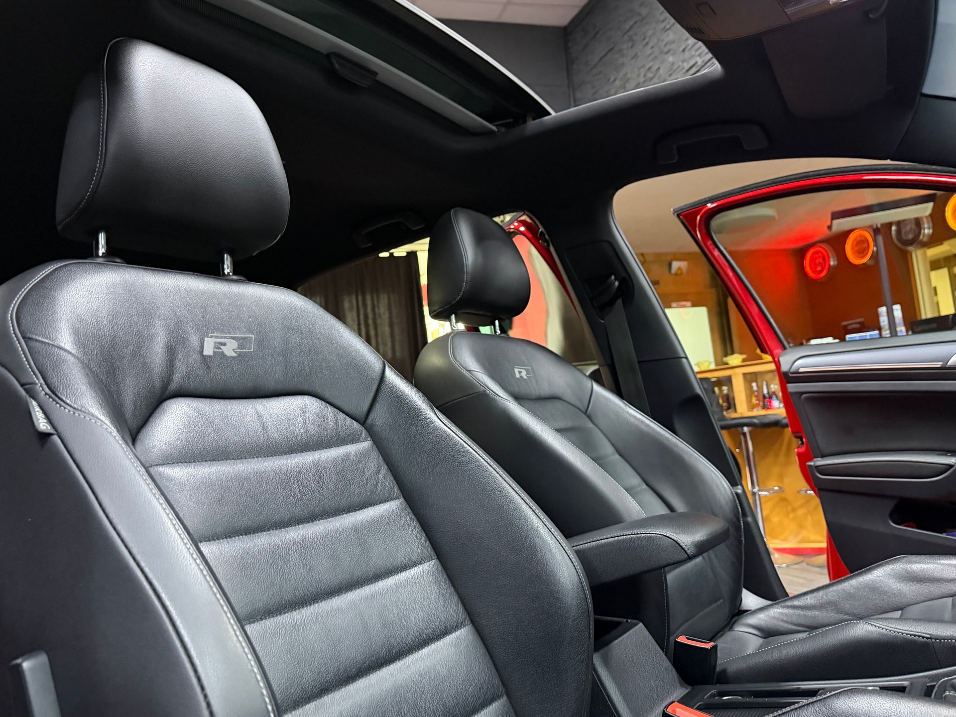 VW Golf 2.0 TDI Lounge R-Line-image-11
