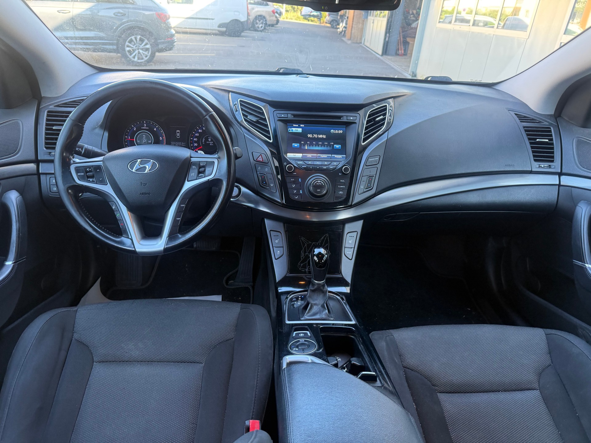 HYUNDAI i40 Wagon 1.7 CRDI Premium Automatic-image-6