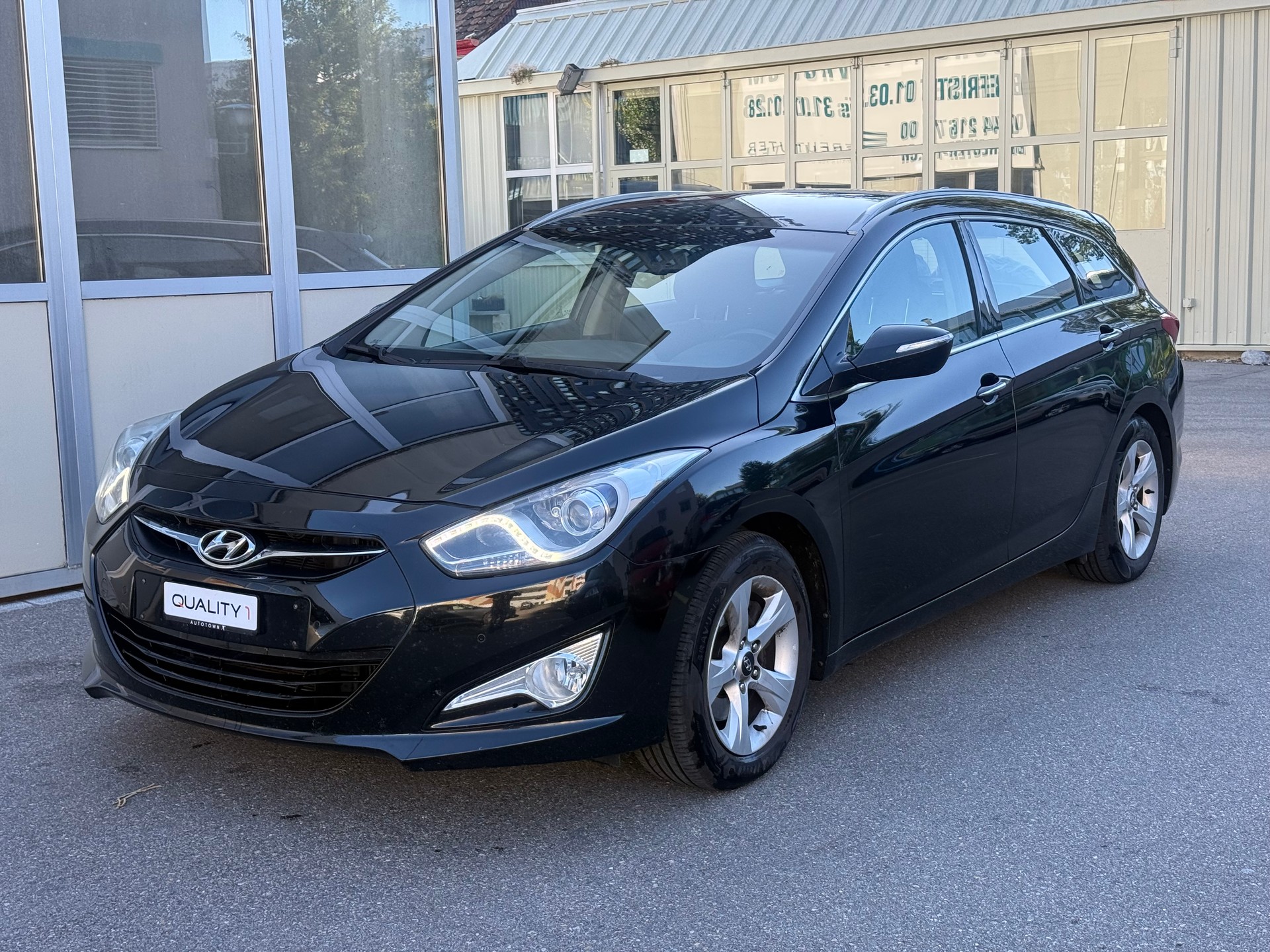 HYUNDAI i40 Wagon 1.7 CRDI Premium Automatic-image-2