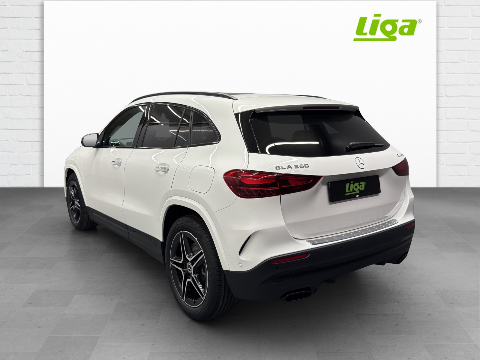 MERCEDES-BENZ GLA 250 Swiss Star-showroom-element-3