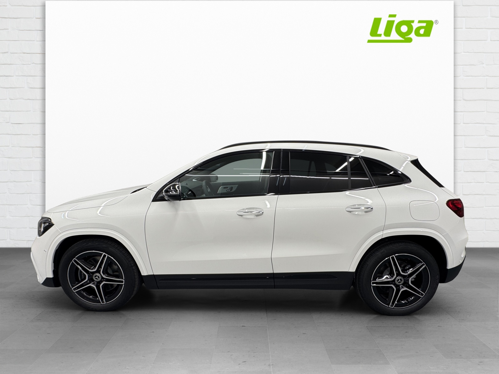 MERCEDES-BENZ GLA 250 Swiss Star-showroom-element-2