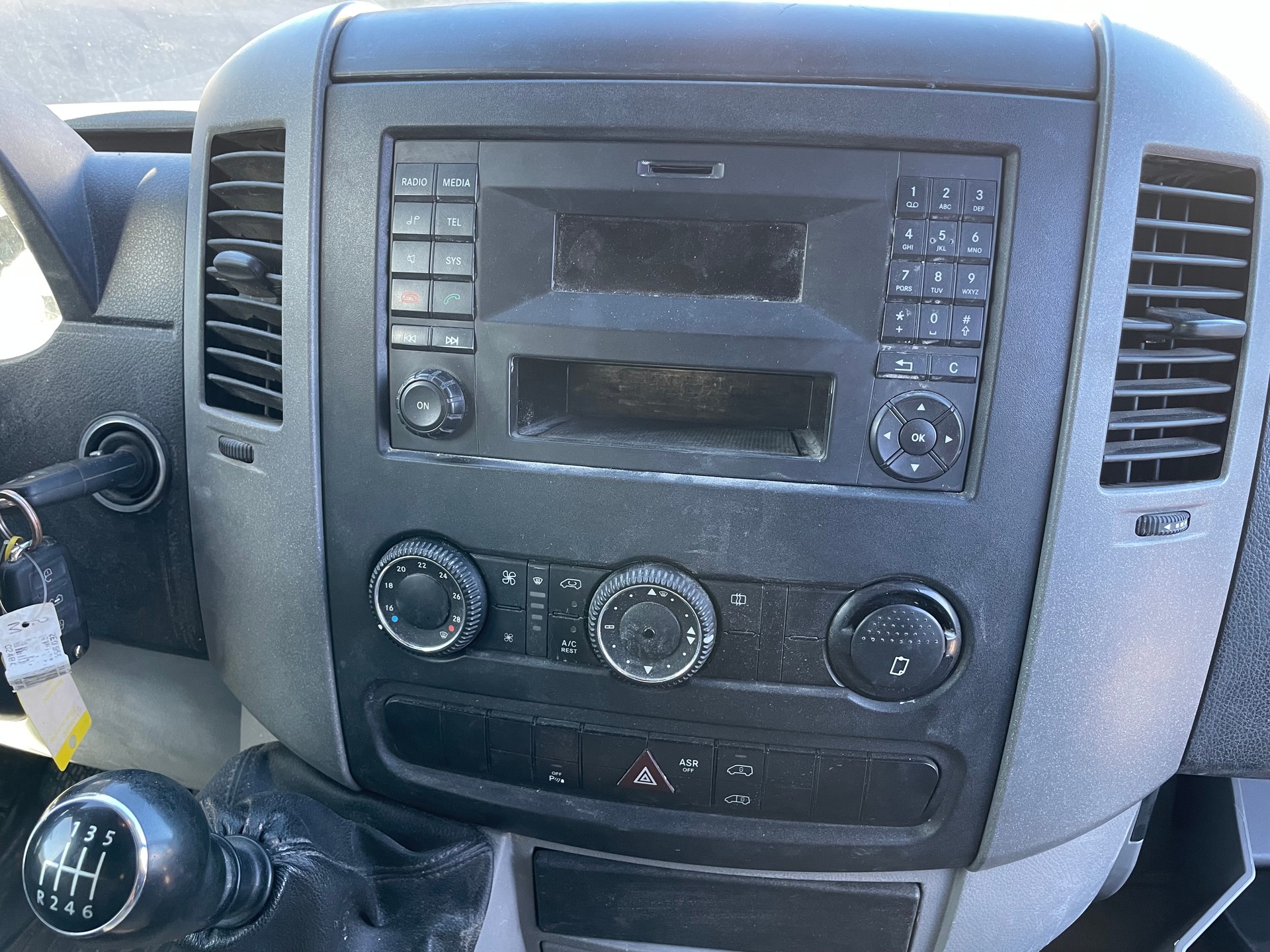 VW Crafter 35 2.0 TDI CR-image-7