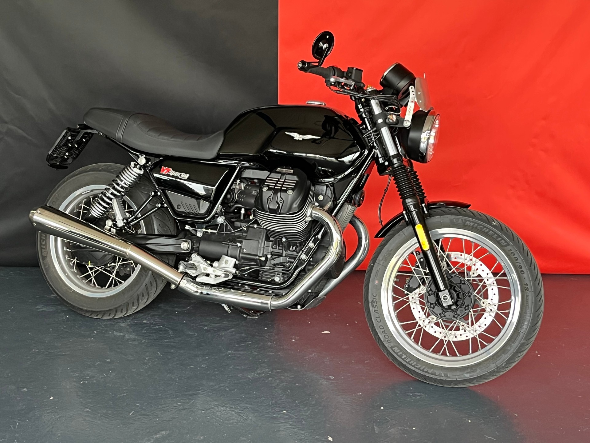 MOTO GUZZI V7 IV 850 Special Black level-showroom-element-3