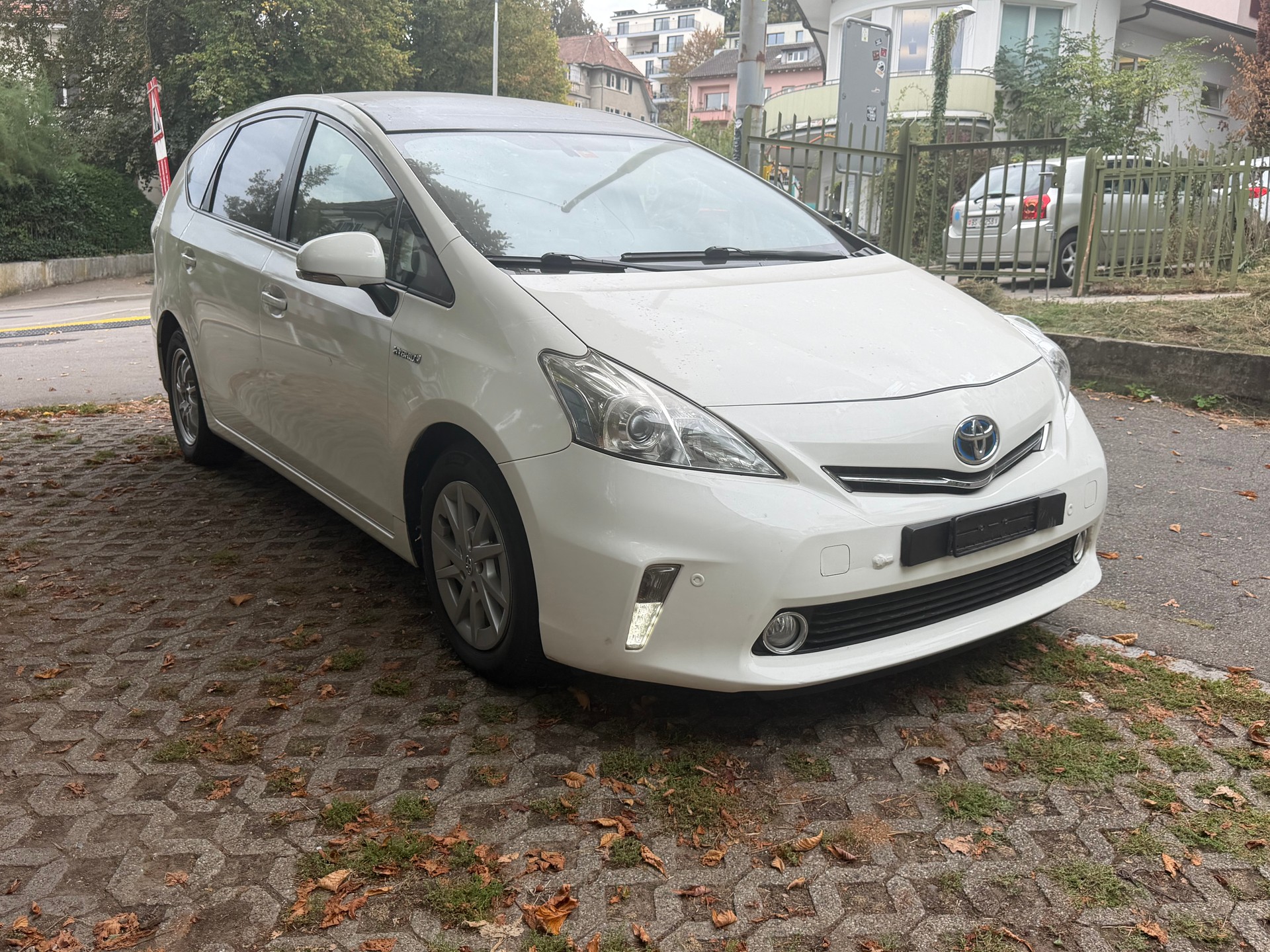 TOYOTA Prius+ 1.8 VVT-i HSD Sol-image-2
