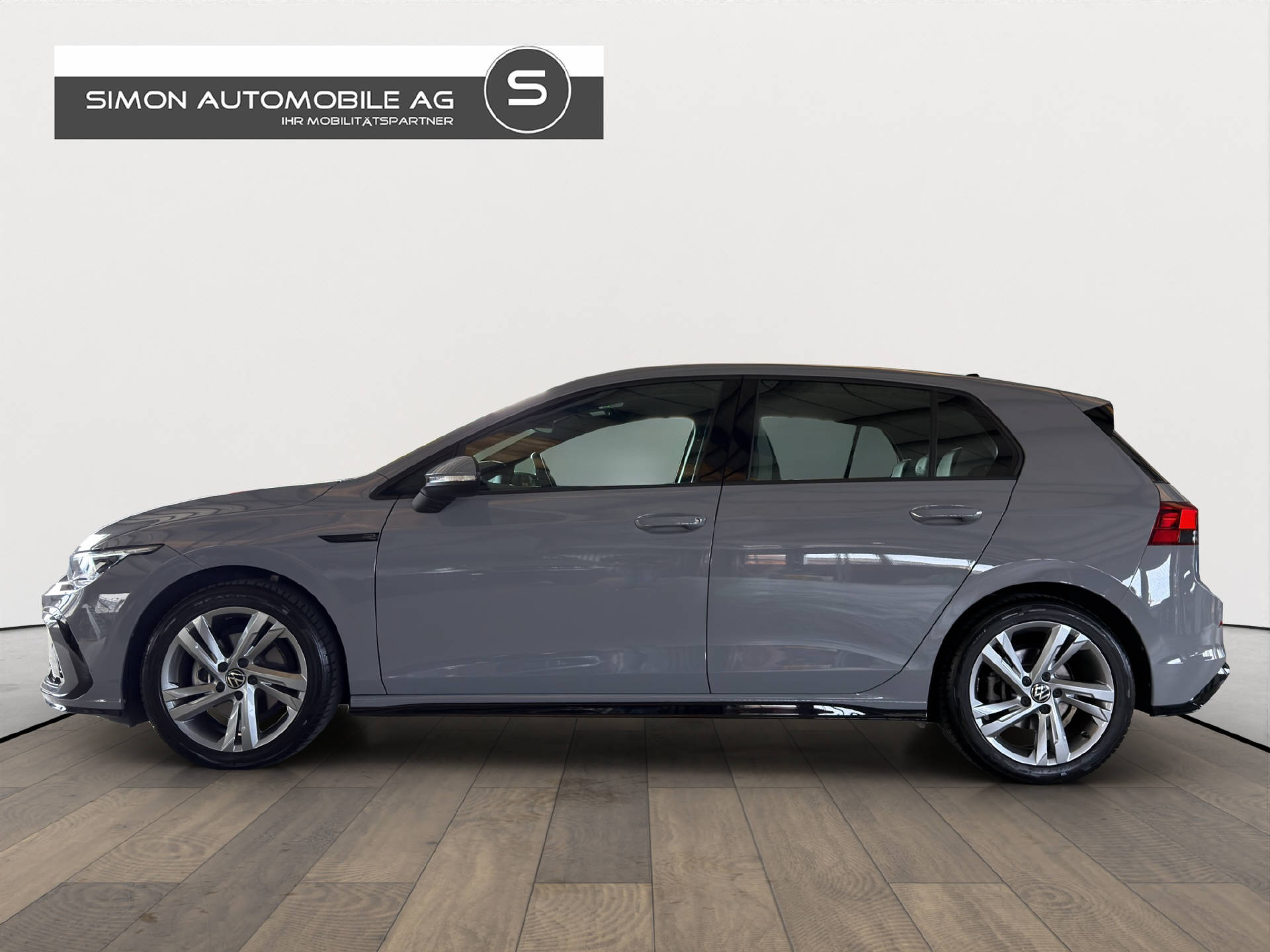 VW Golf VIII 1.5 eTSI R-Line 75 Edition DSG-image-2