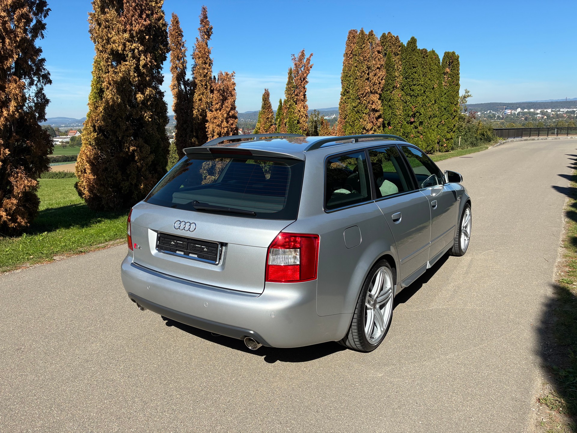 AUDI 4.2 V8 quattro-image-5