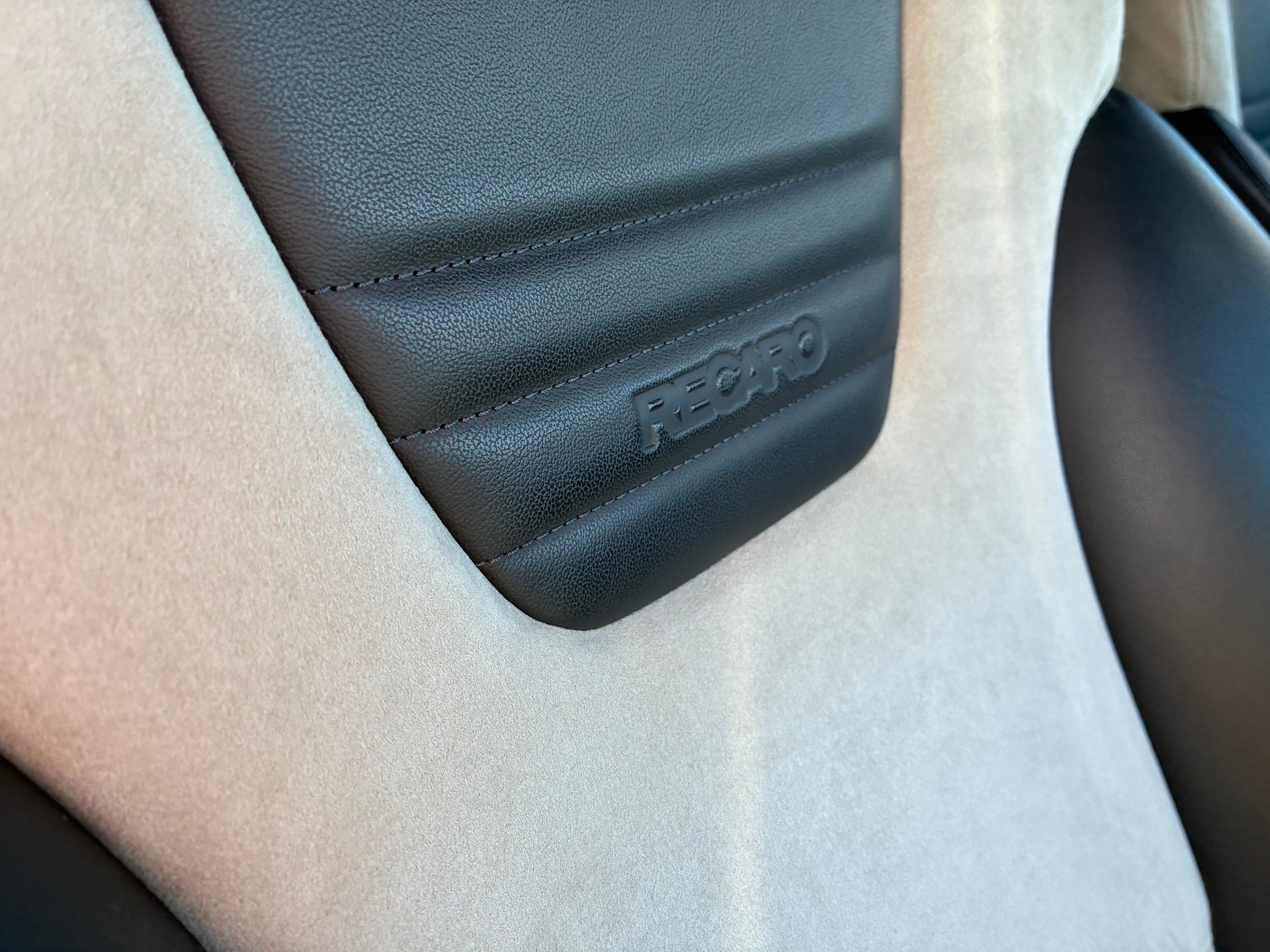 AUDI 4.2 V8 quattro-image-16