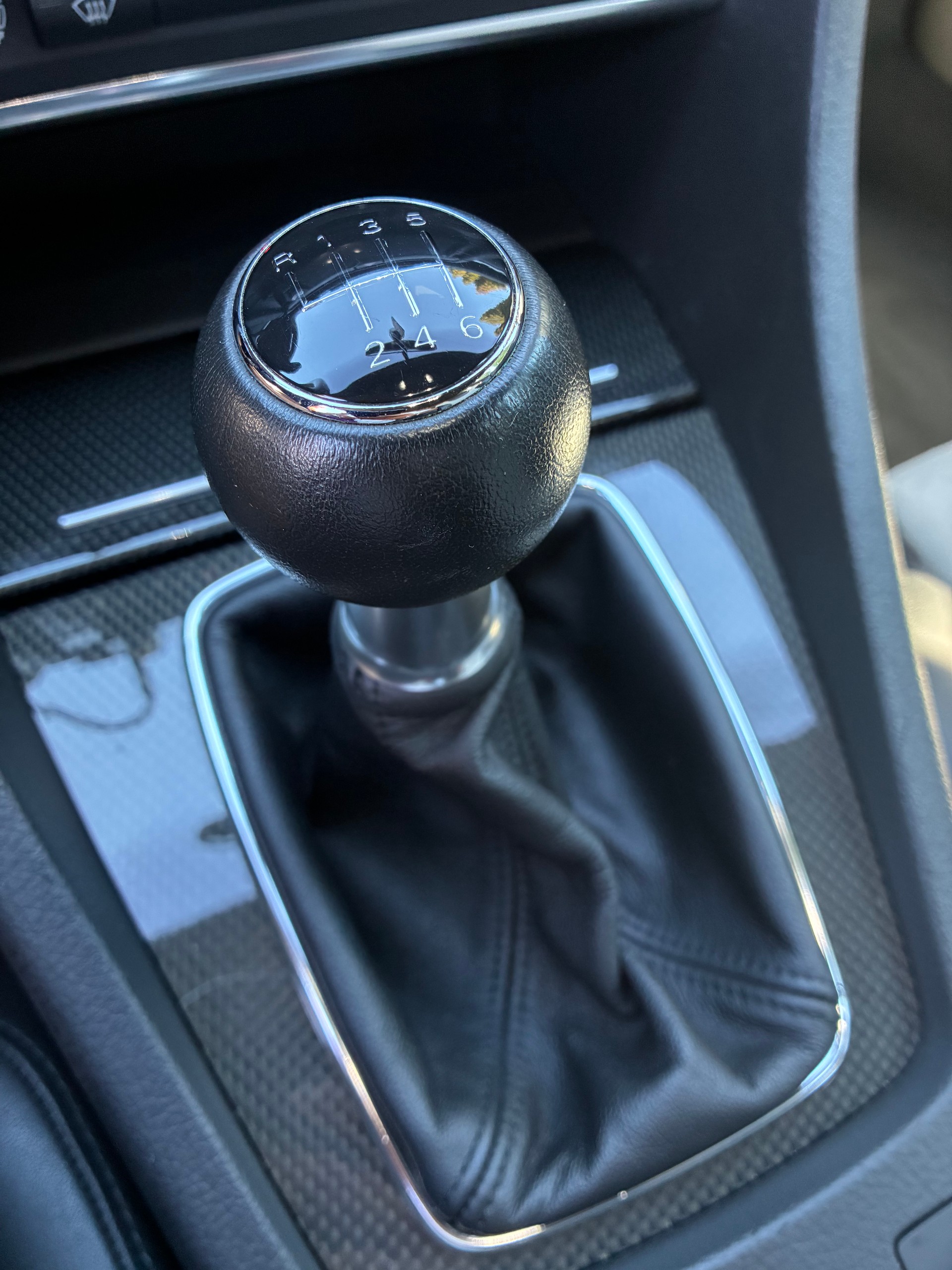 AUDI 4.2 V8 quattro-image-12