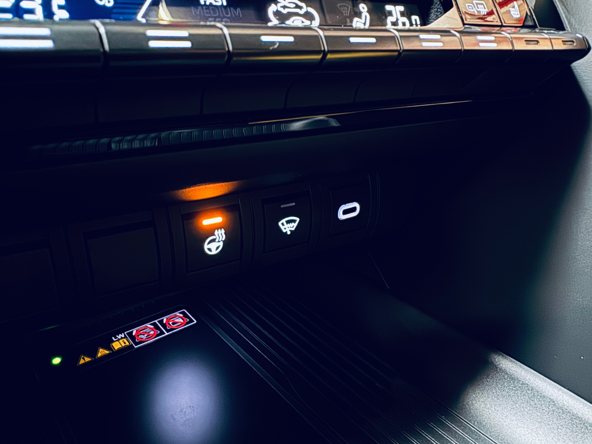 TOYOTA C-HR 2.0 PHEV CVT Trend-image-21