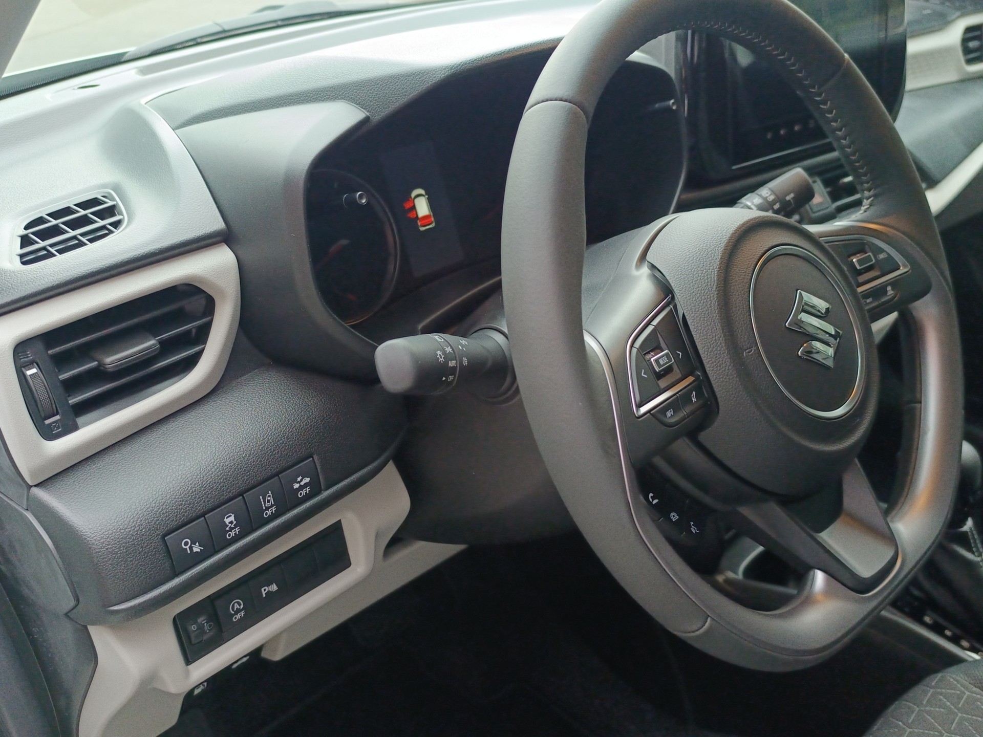 SUZUKI Swift 1.2 Compact+ Hybrid CVT-image-15