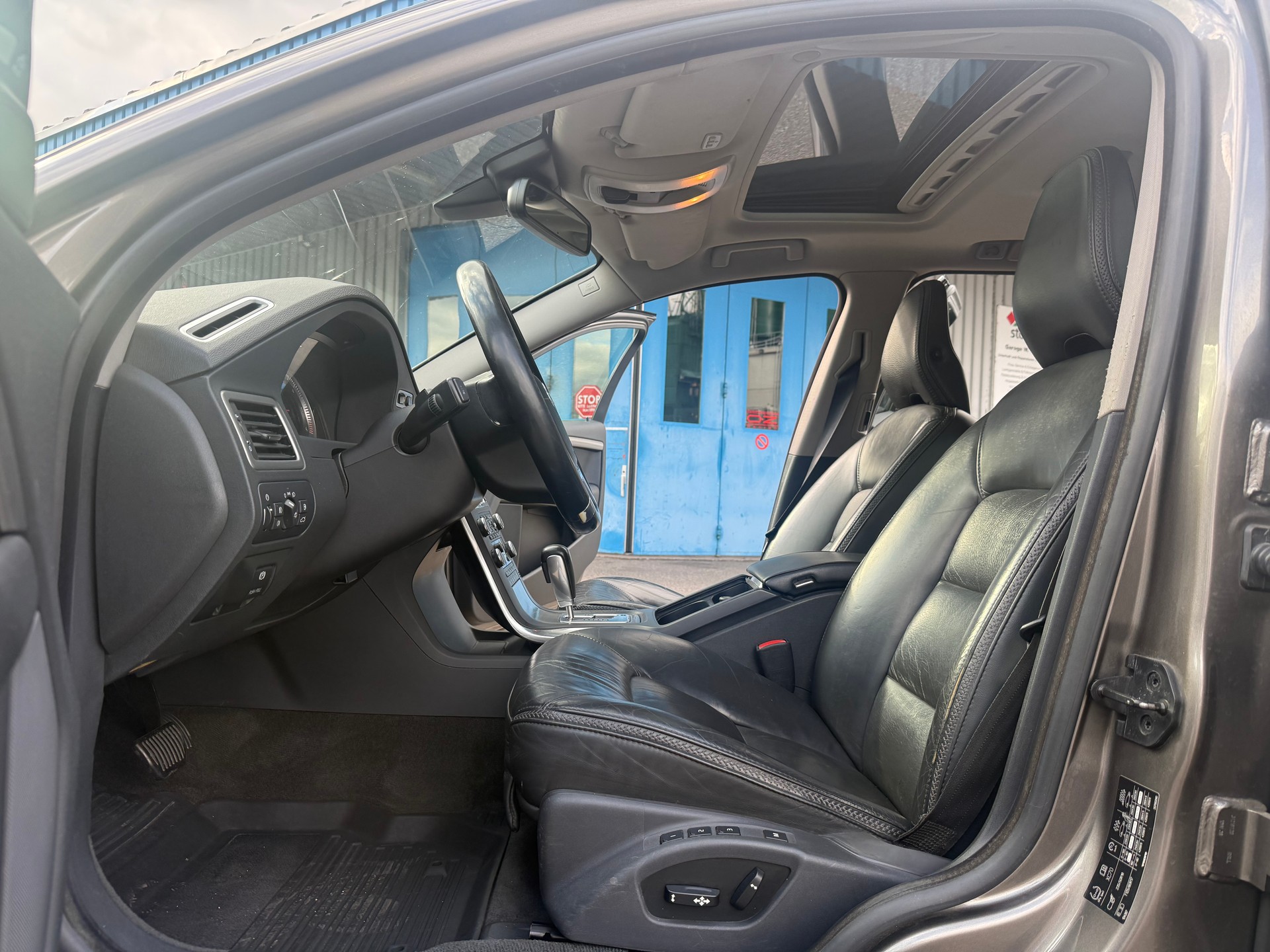 VOLVO XC70 D5 AWD Momentum Geartronic-image-7
