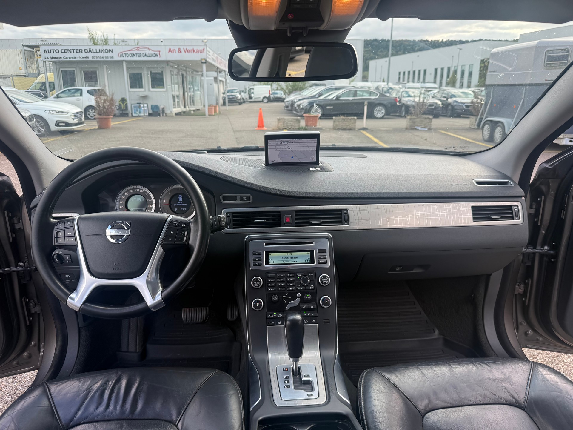 VOLVO XC70 D5 AWD Momentum Geartronic-image-3