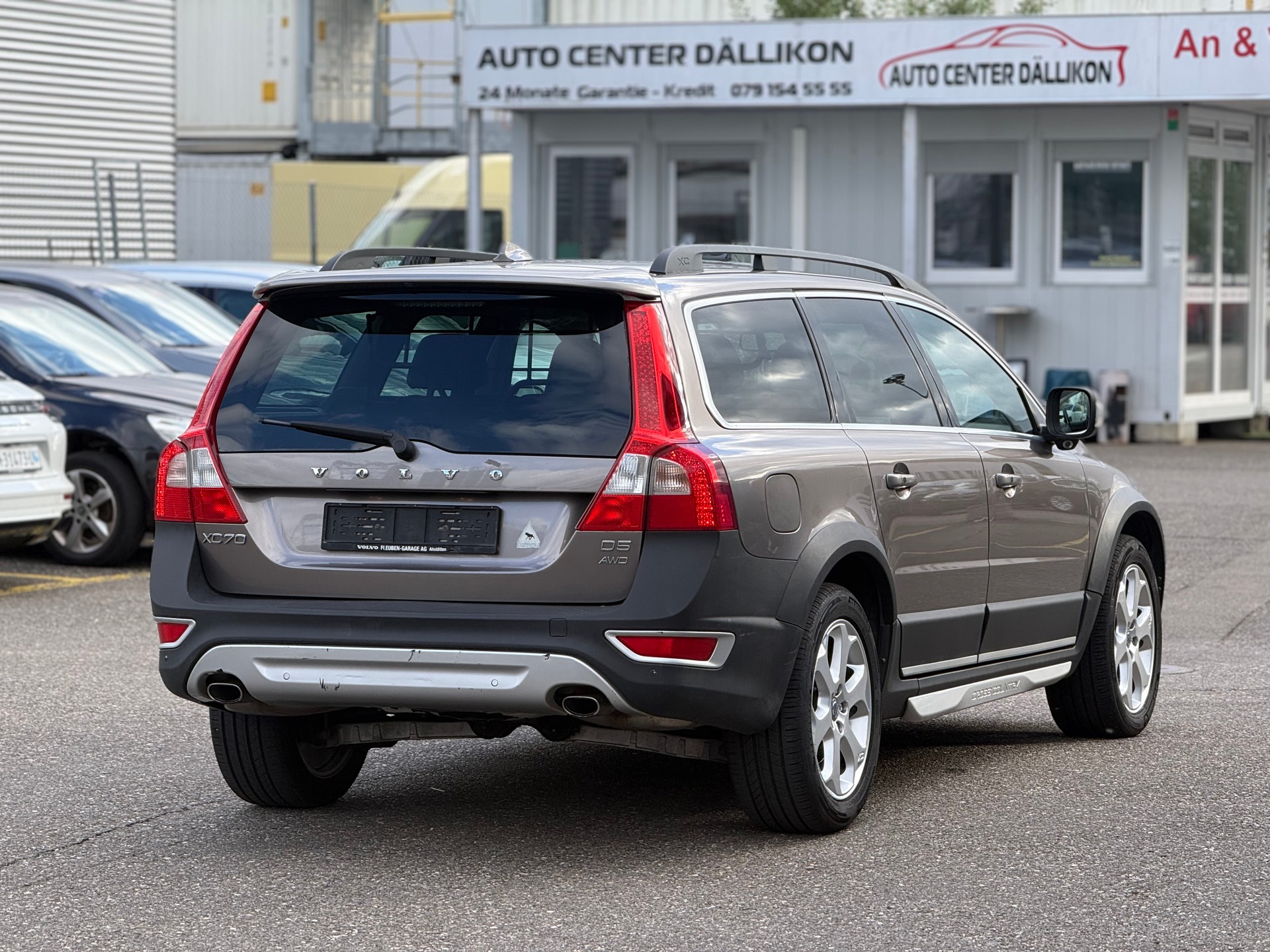 VOLVO XC70 D5 AWD Momentum Geartronic-image-11