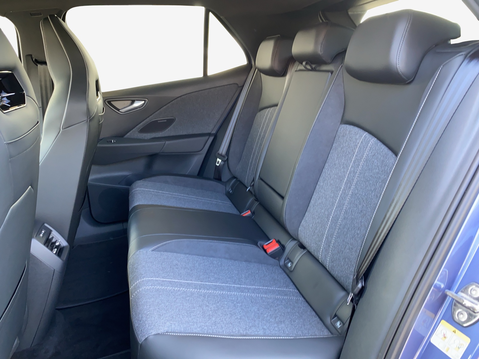 VW ID.3 Neo 79 kWh 231 PS Style-image-11