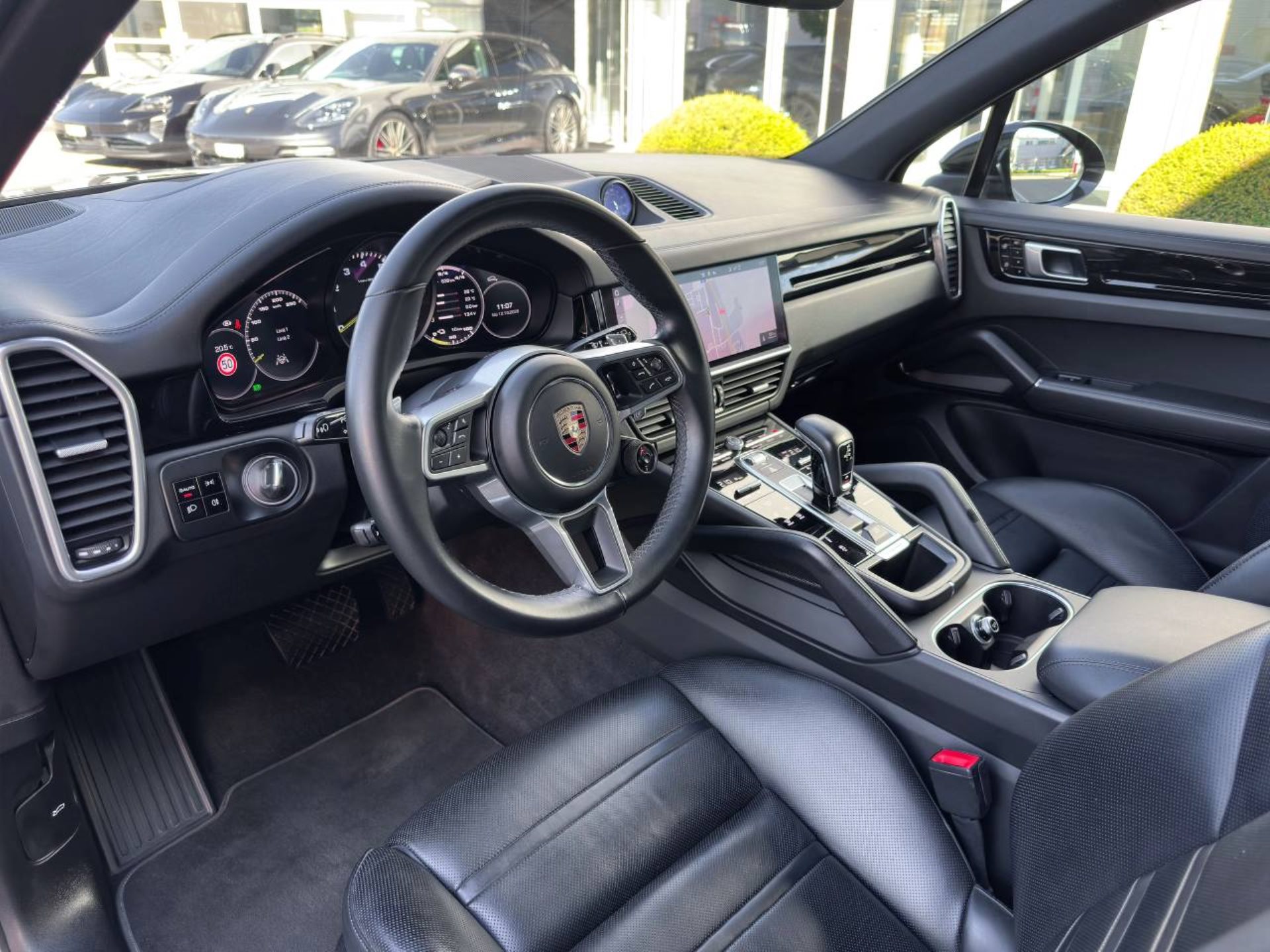 PORSCHE Cayenne E-Hybrid-showroom-element-3