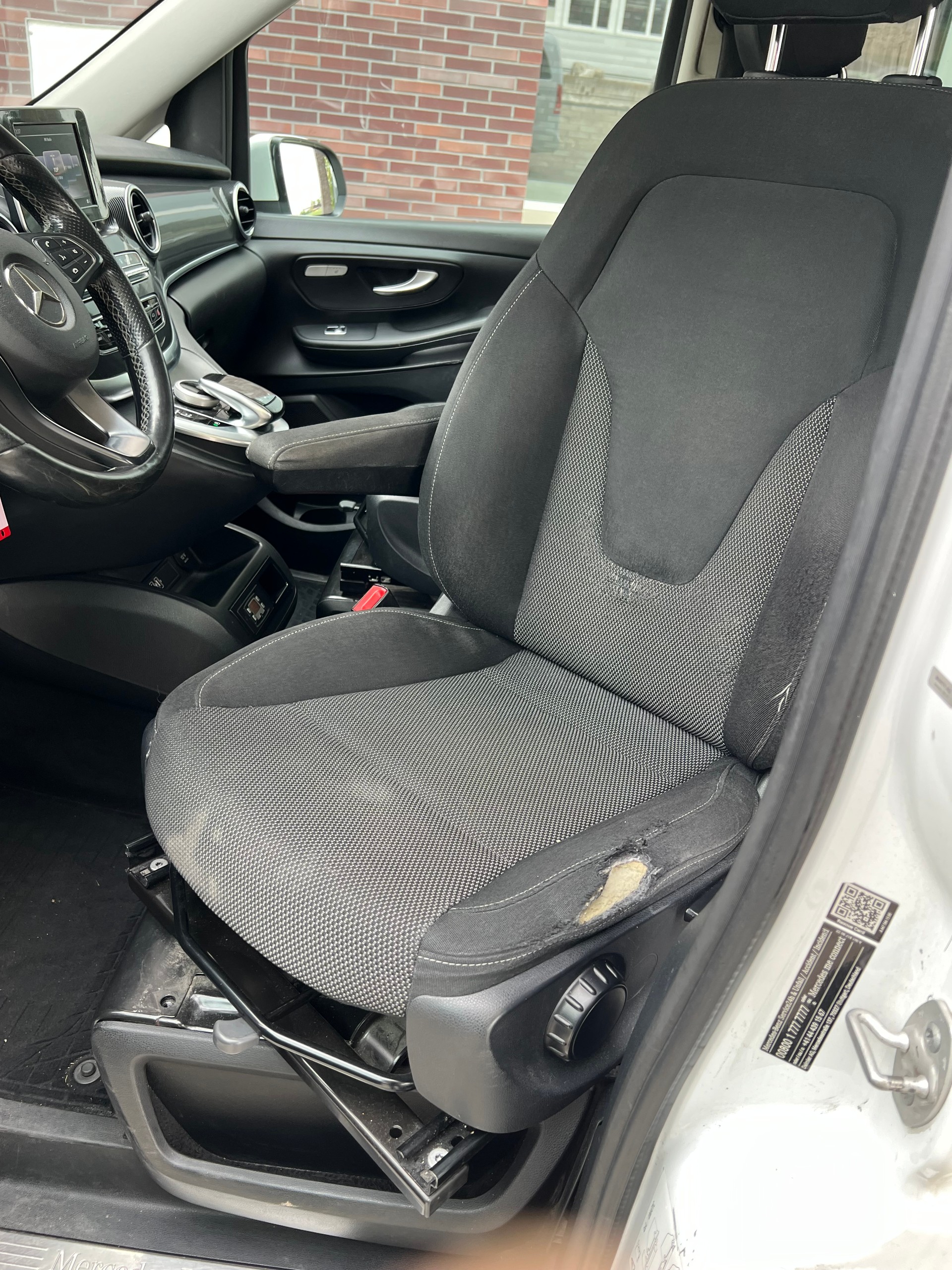 MERCEDES-BENZ V 250 d lang 4Matic 7G-Tronic-image-12