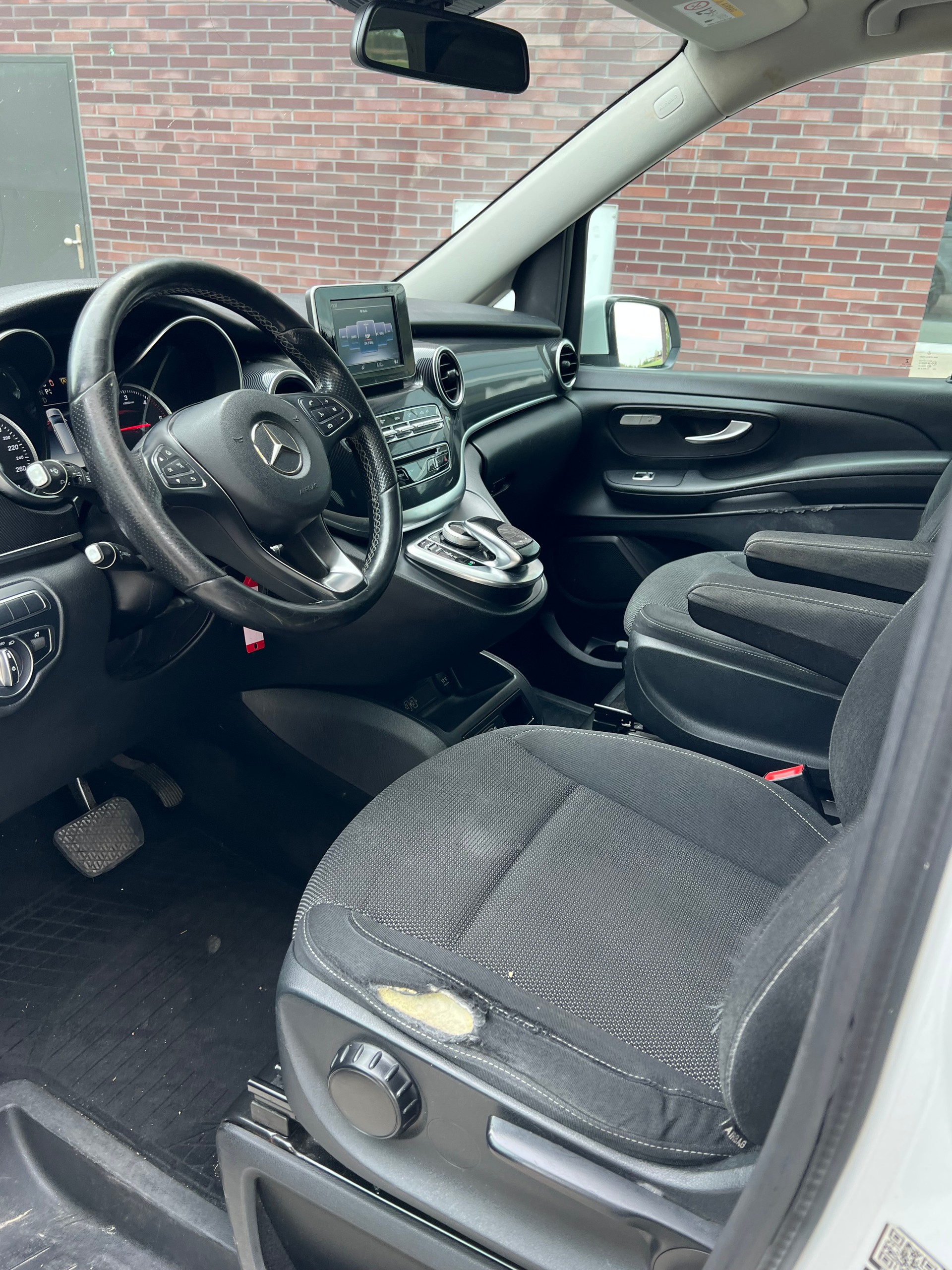 MERCEDES-BENZ V 250 d lang 4Matic 7G-Tronic-image-13