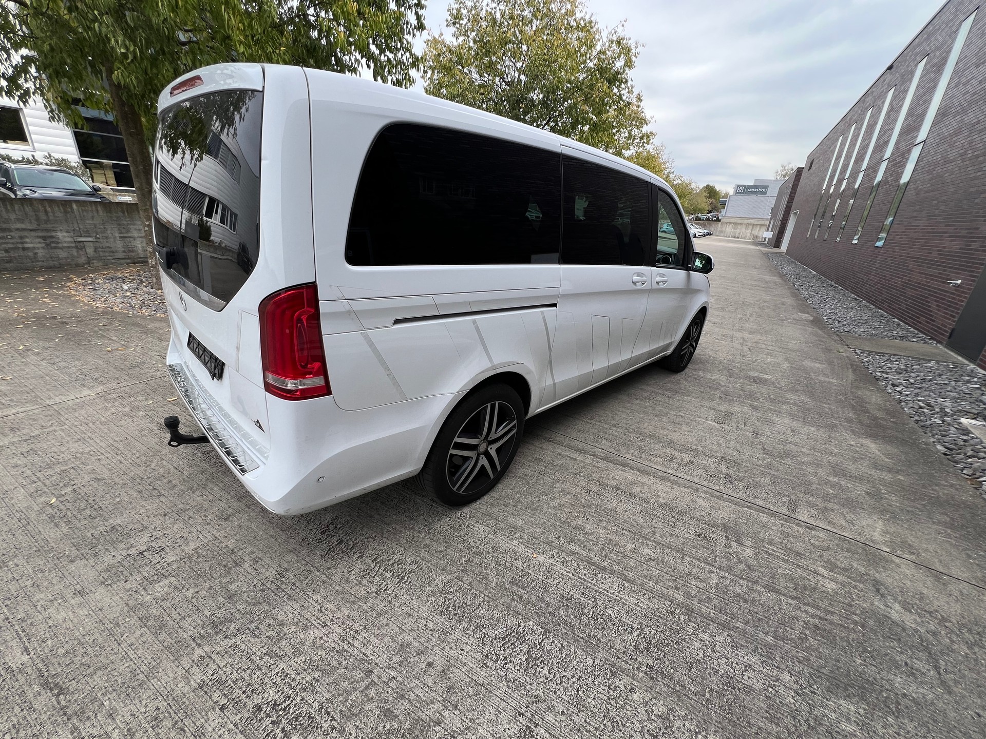 MERCEDES-BENZ V 250 d lang 4Matic 7G-Tronic-image-6