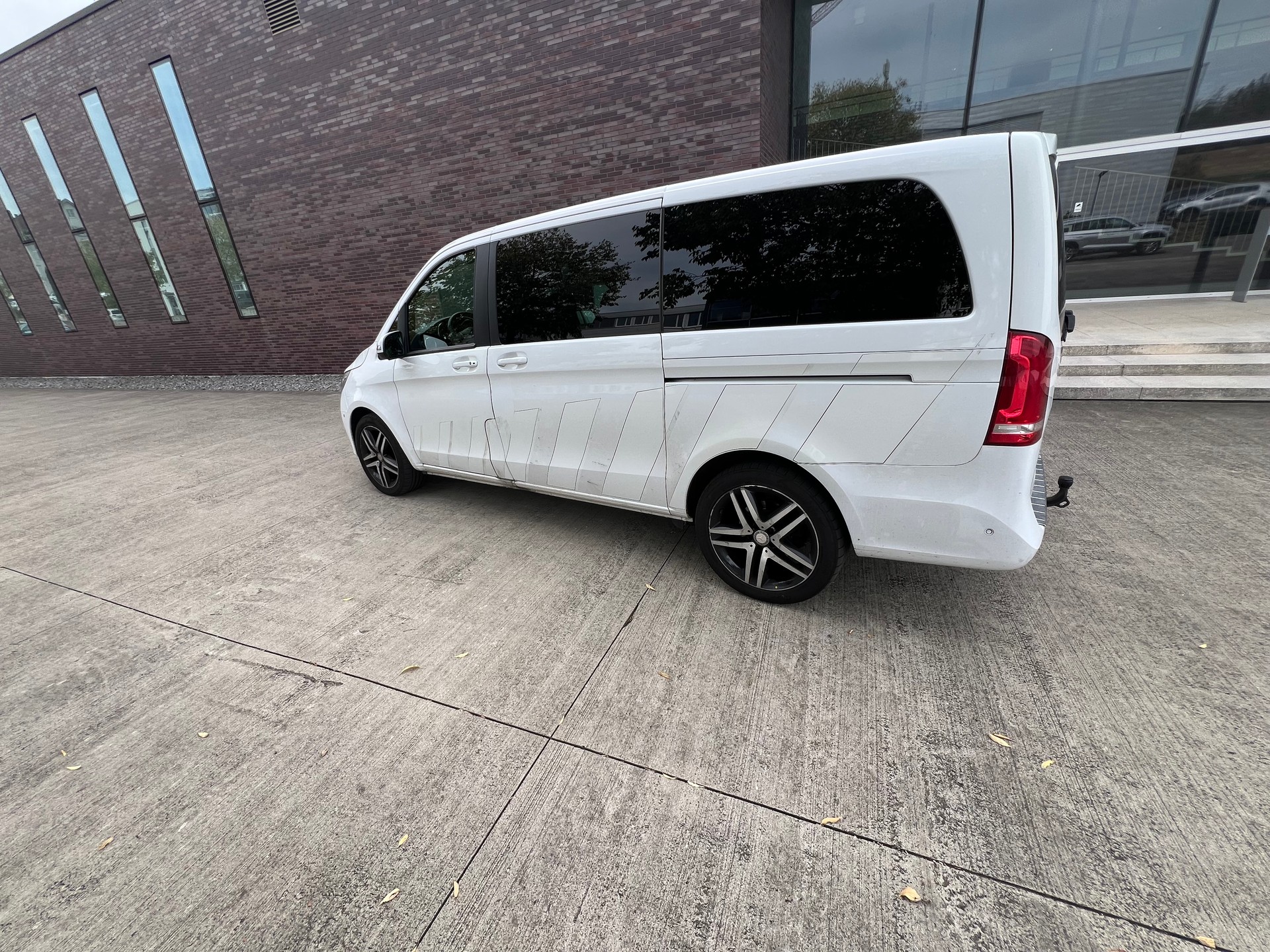 MERCEDES-BENZ V 250 d lang 4Matic 7G-Tronic-image-10