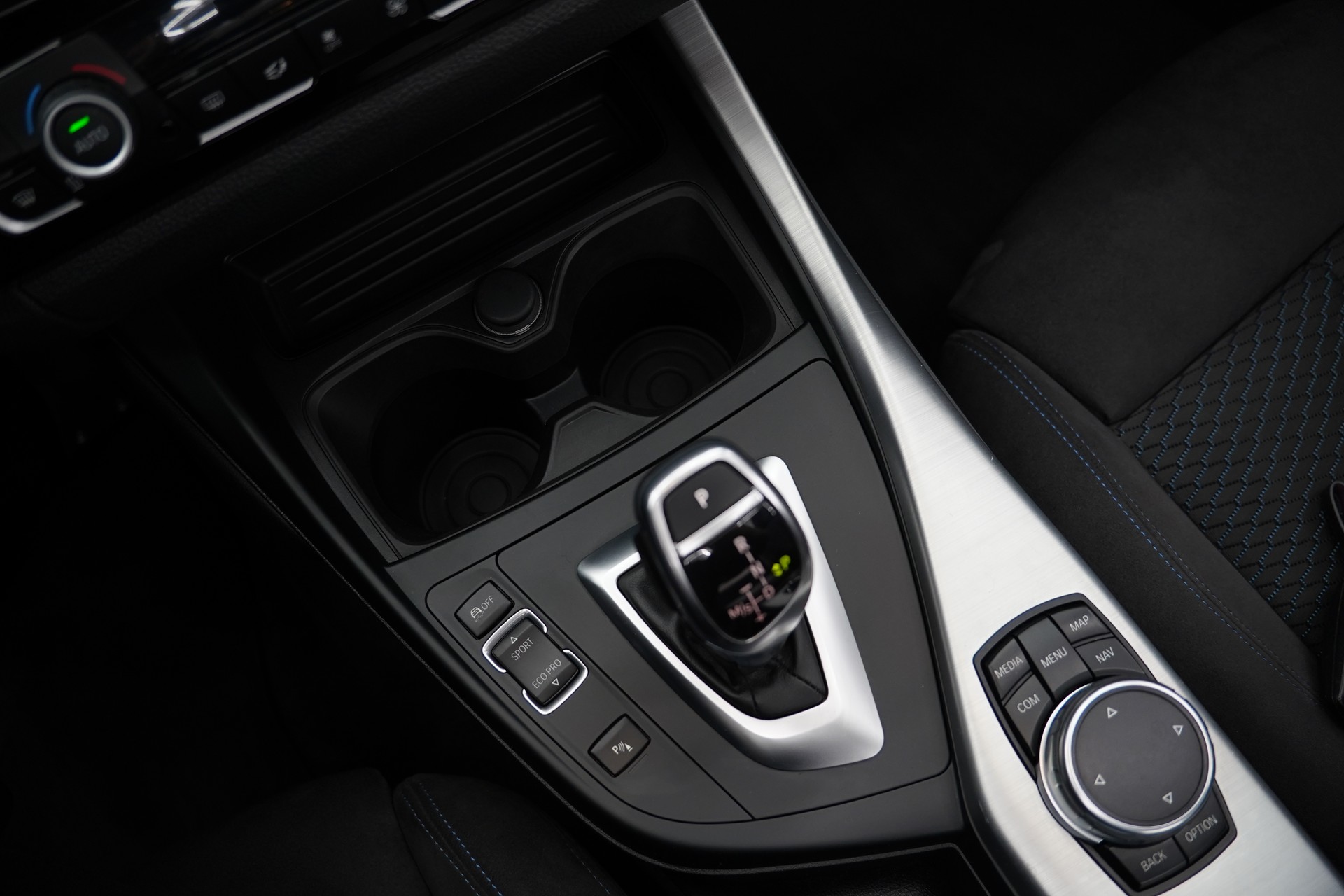 BMW M240i xDrive Steptronic-image-27