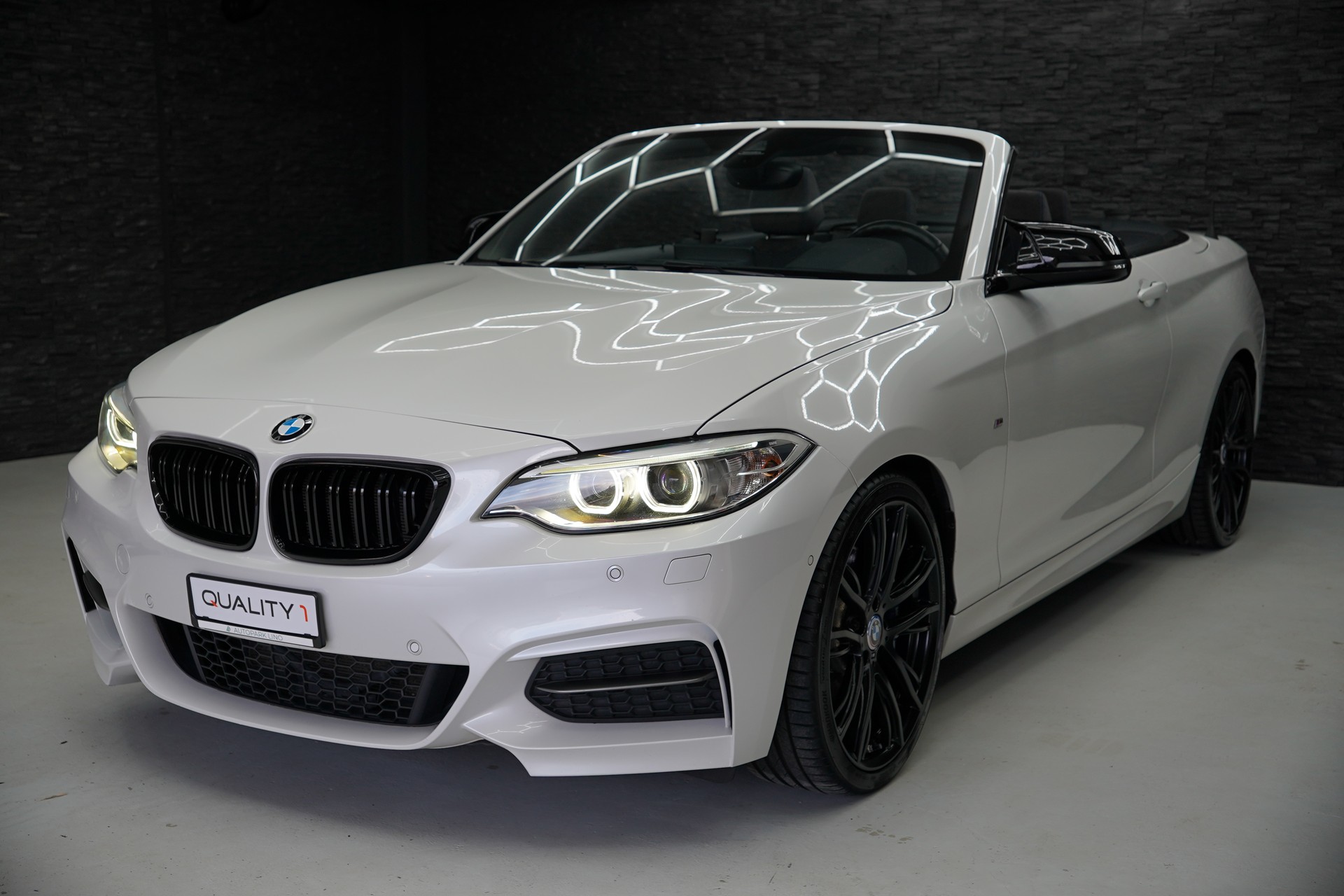 BMW M240i xDrive Steptronic-image-2