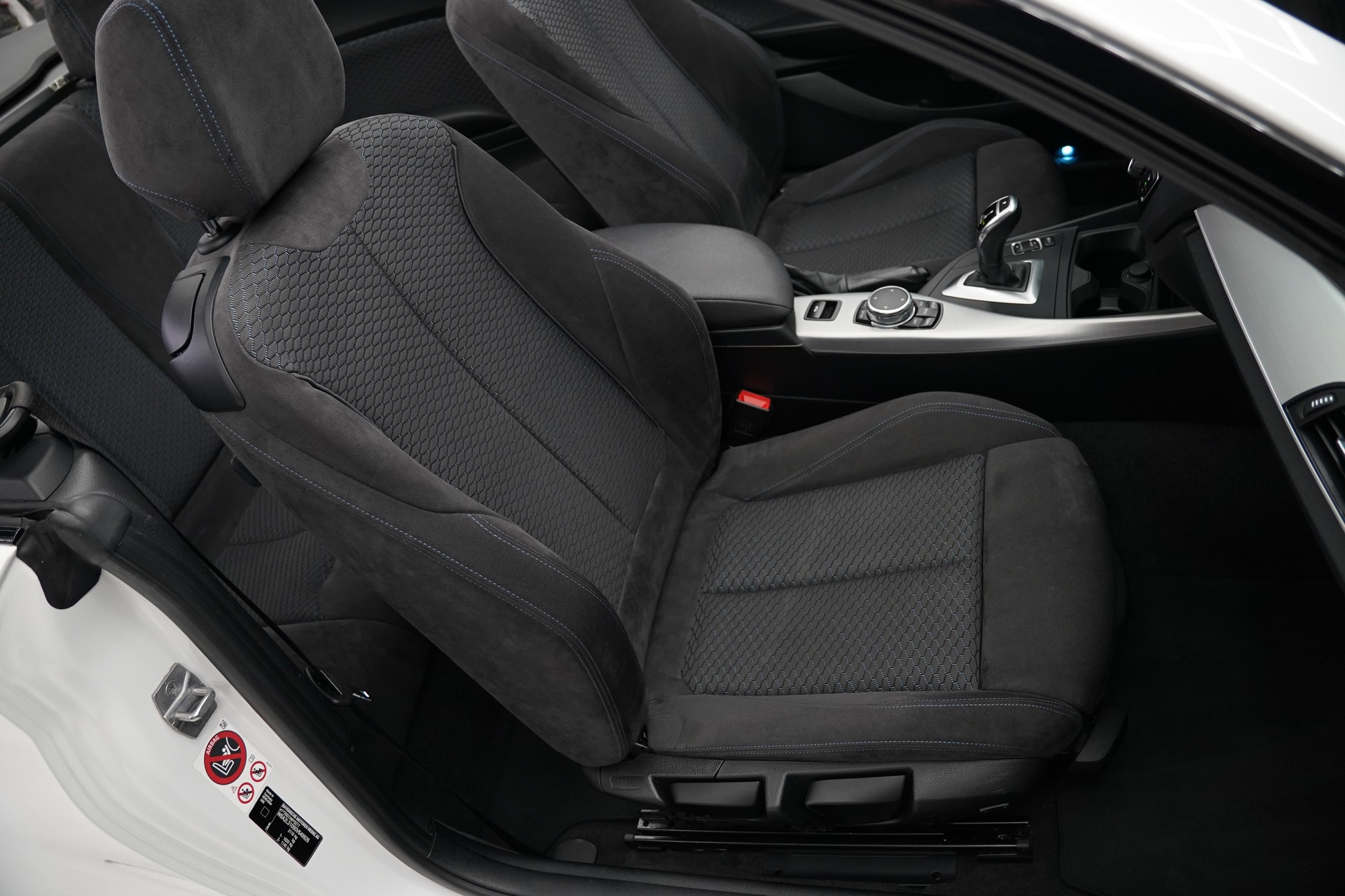 BMW M240i xDrive Steptronic-image-18