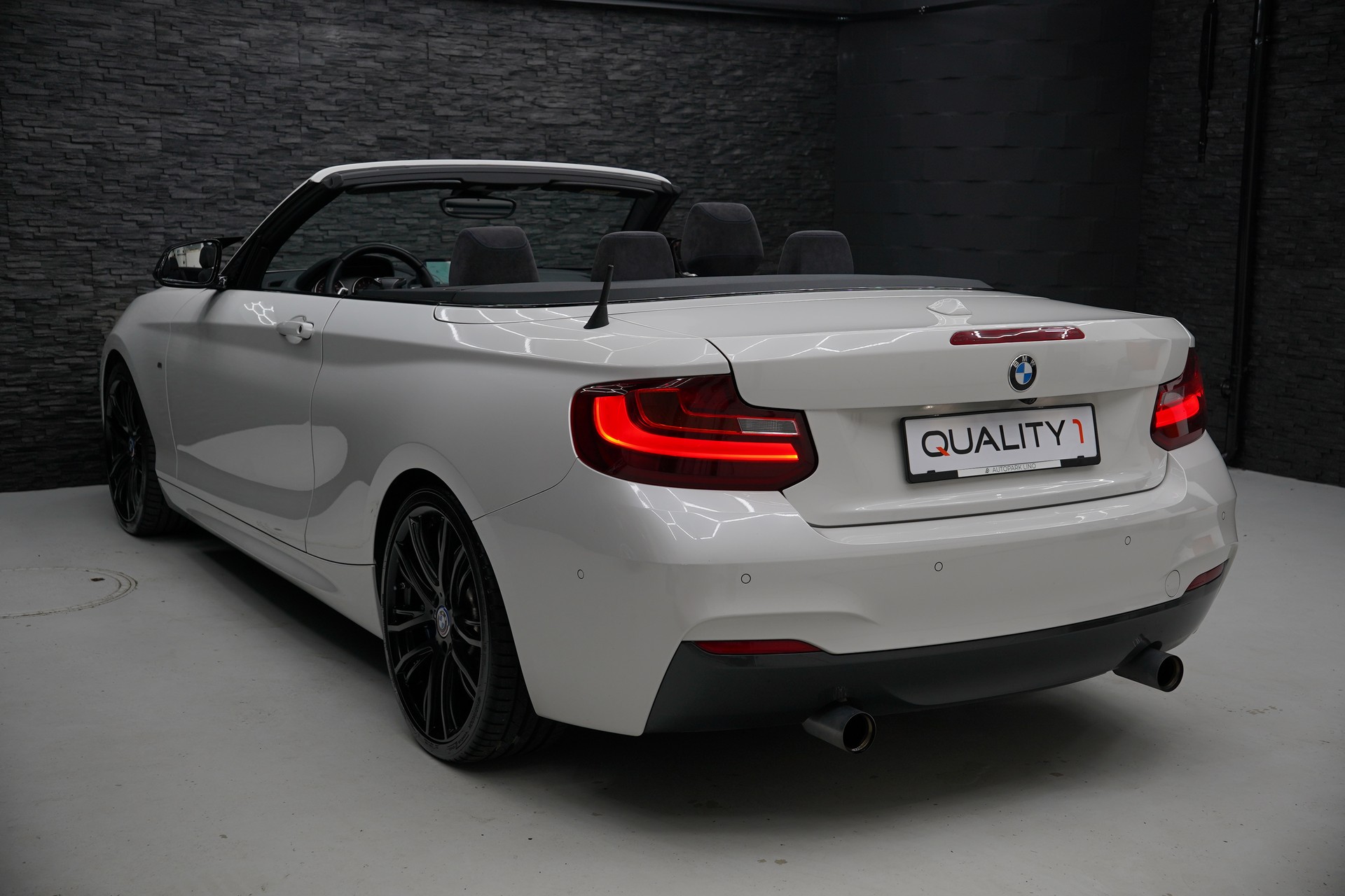BMW M240i xDrive Steptronic-image-3