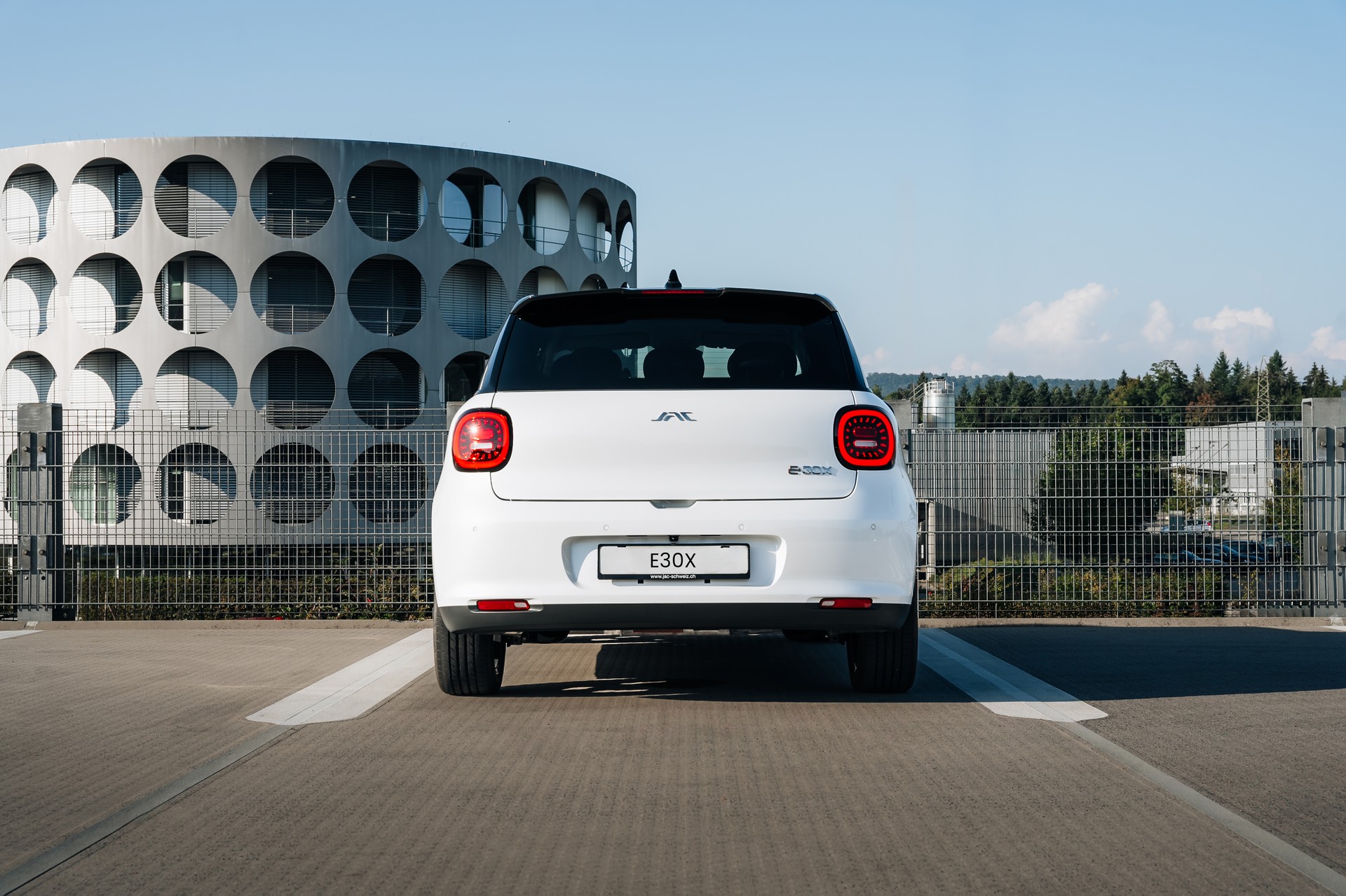 JAC E30X 51 kWh Luxury-image-3
