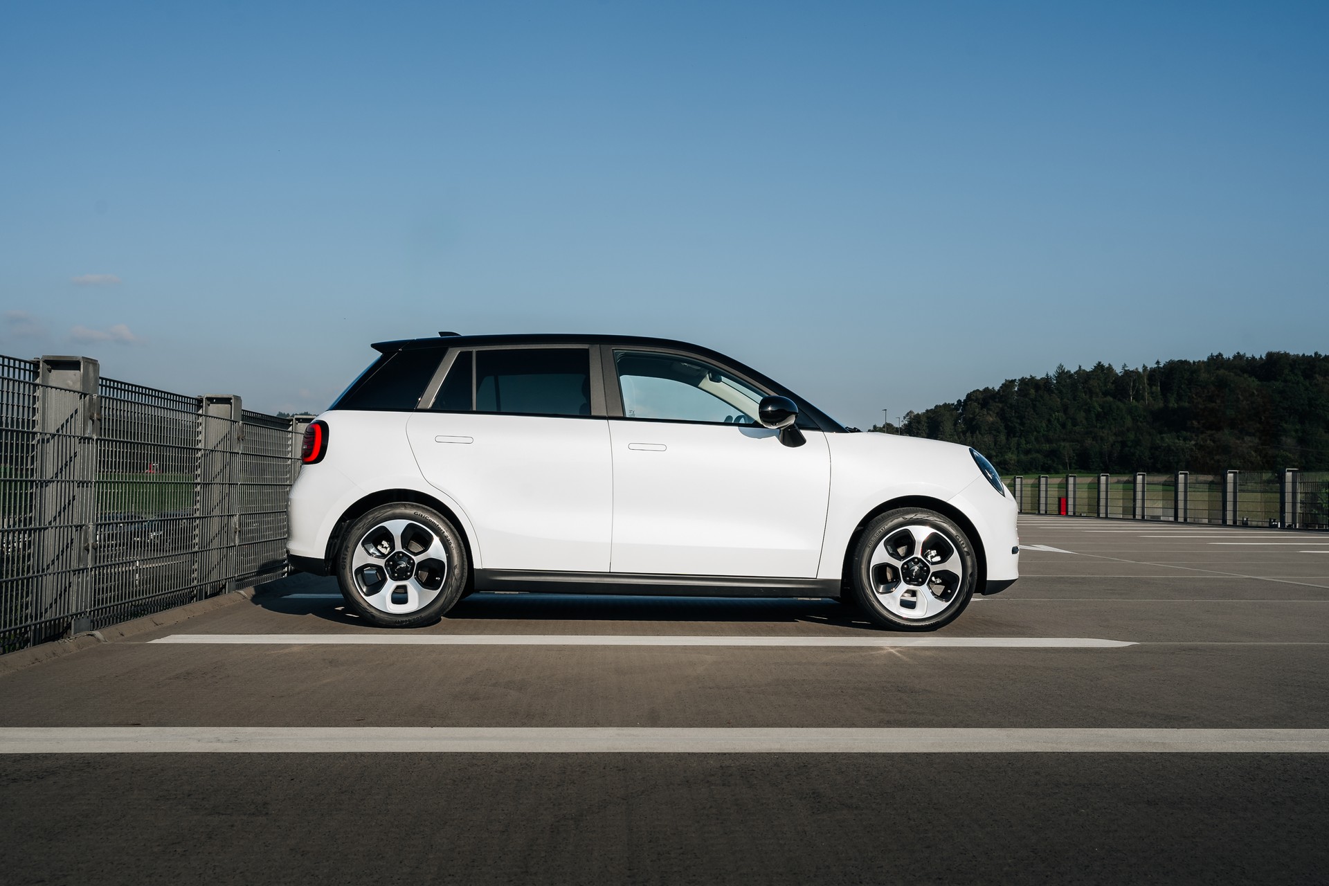 JAC E30X 51 kWh Luxury-image-2