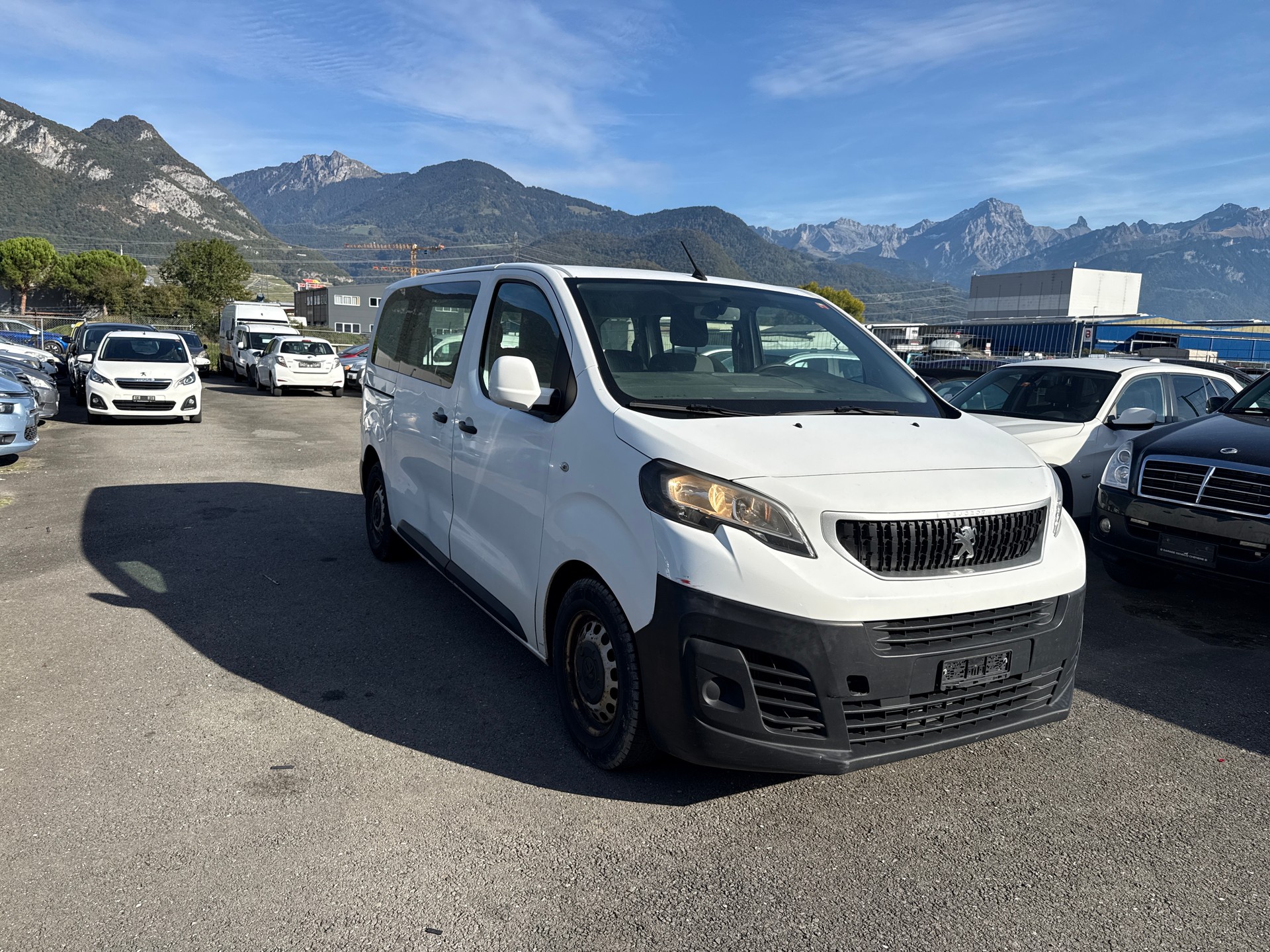 PEUGEOT Traveller 1.6 BlueHDi Active Standard-image-2